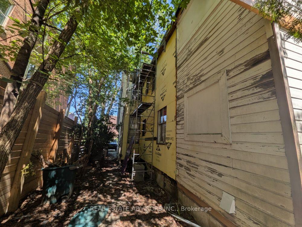Photo 14 of 29 Thelma Avenue, Toronto, Forest Hill South — HOMEH