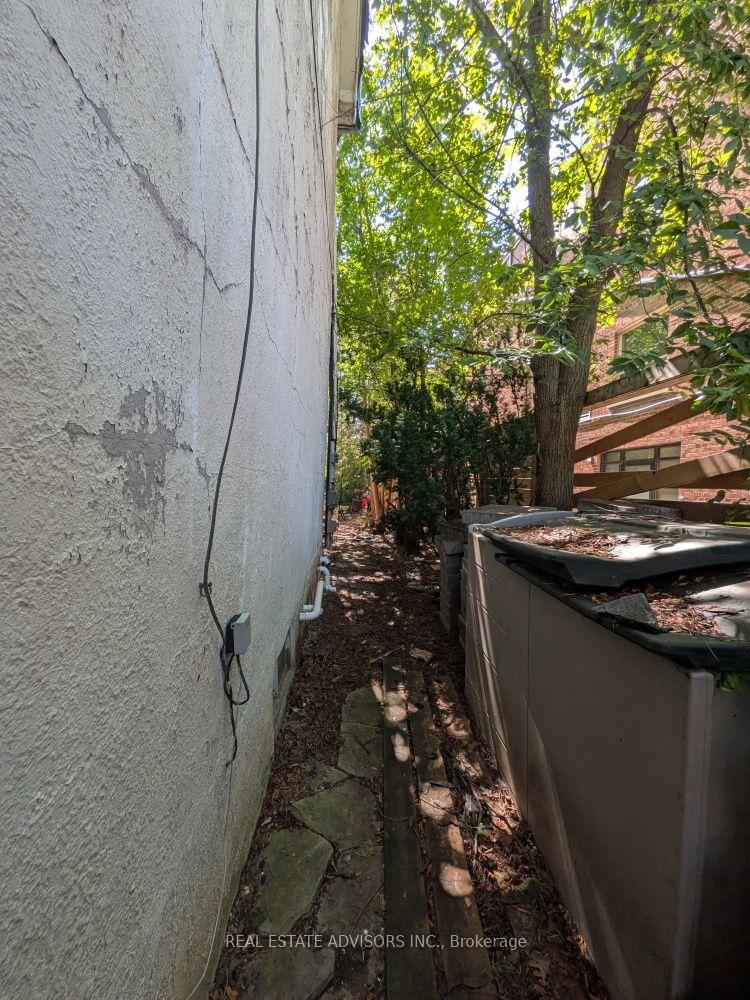 Photo 16 of 29 Thelma Avenue, Toronto, Forest Hill South — HOMEH