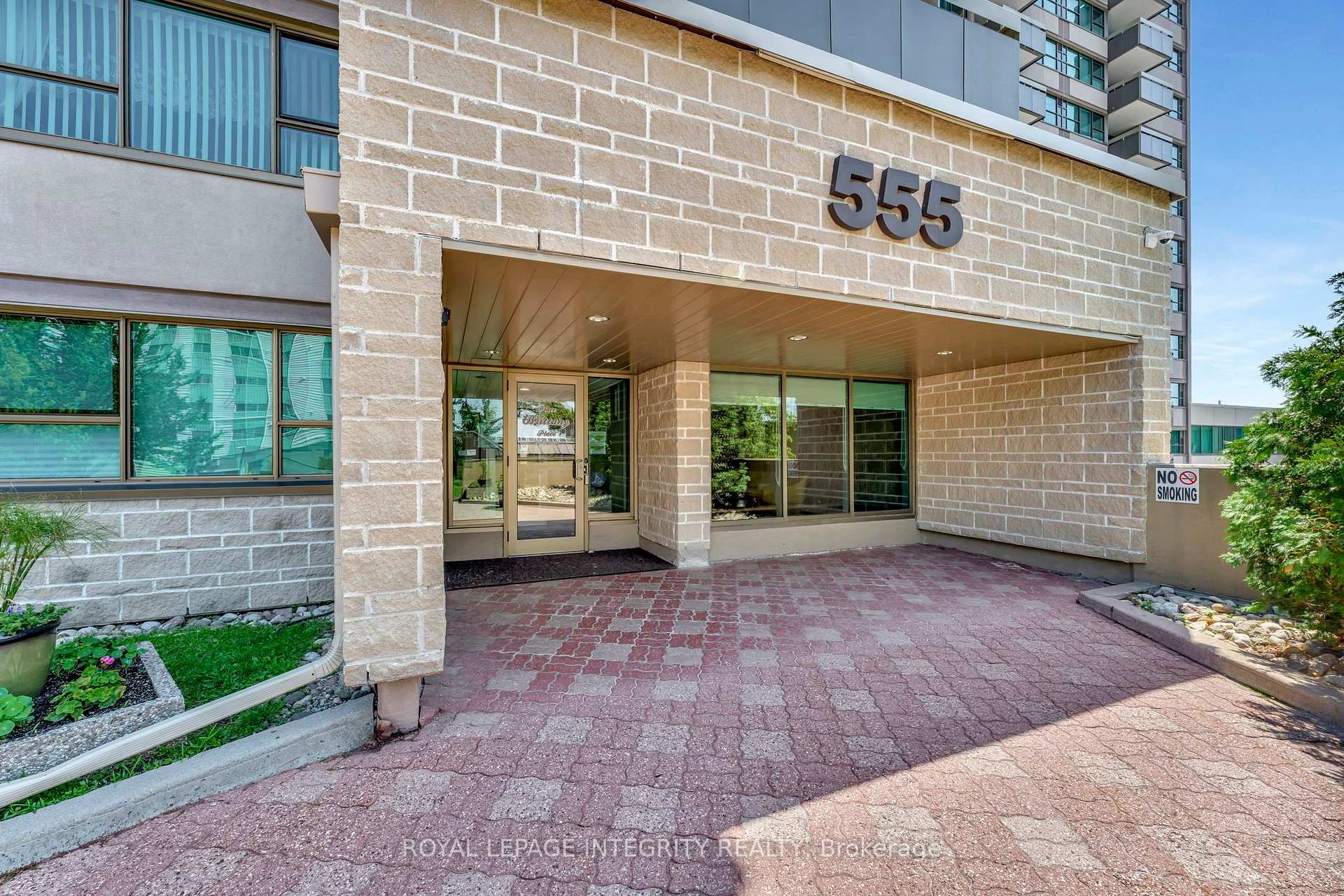 Photo 2 of Unit PH8, 555 Brittany Drive, Ottawa, Viscount Alexander Park — HOMEH