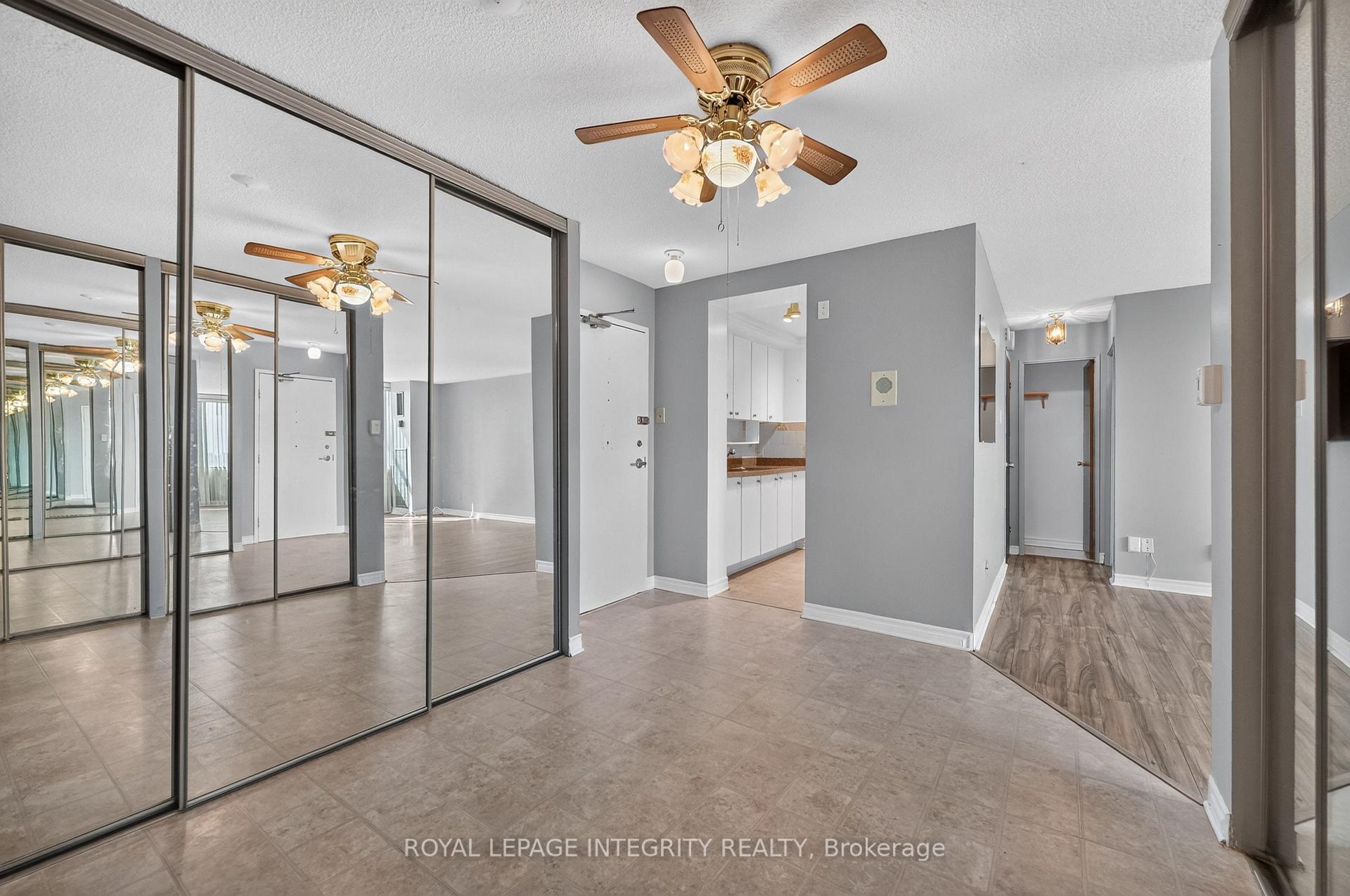 Photo 3 of Unit PH8, 555 Brittany Drive, Ottawa, Viscount Alexander Park — HOMEH