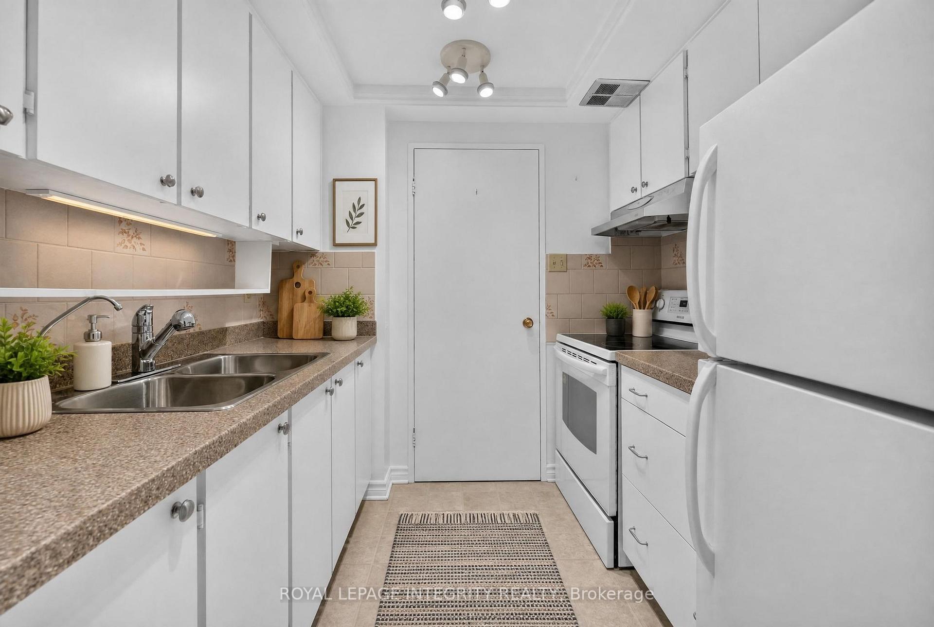 Photo 6 of Unit PH8, 555 Brittany Drive, Ottawa, Viscount Alexander Park — HOMEH