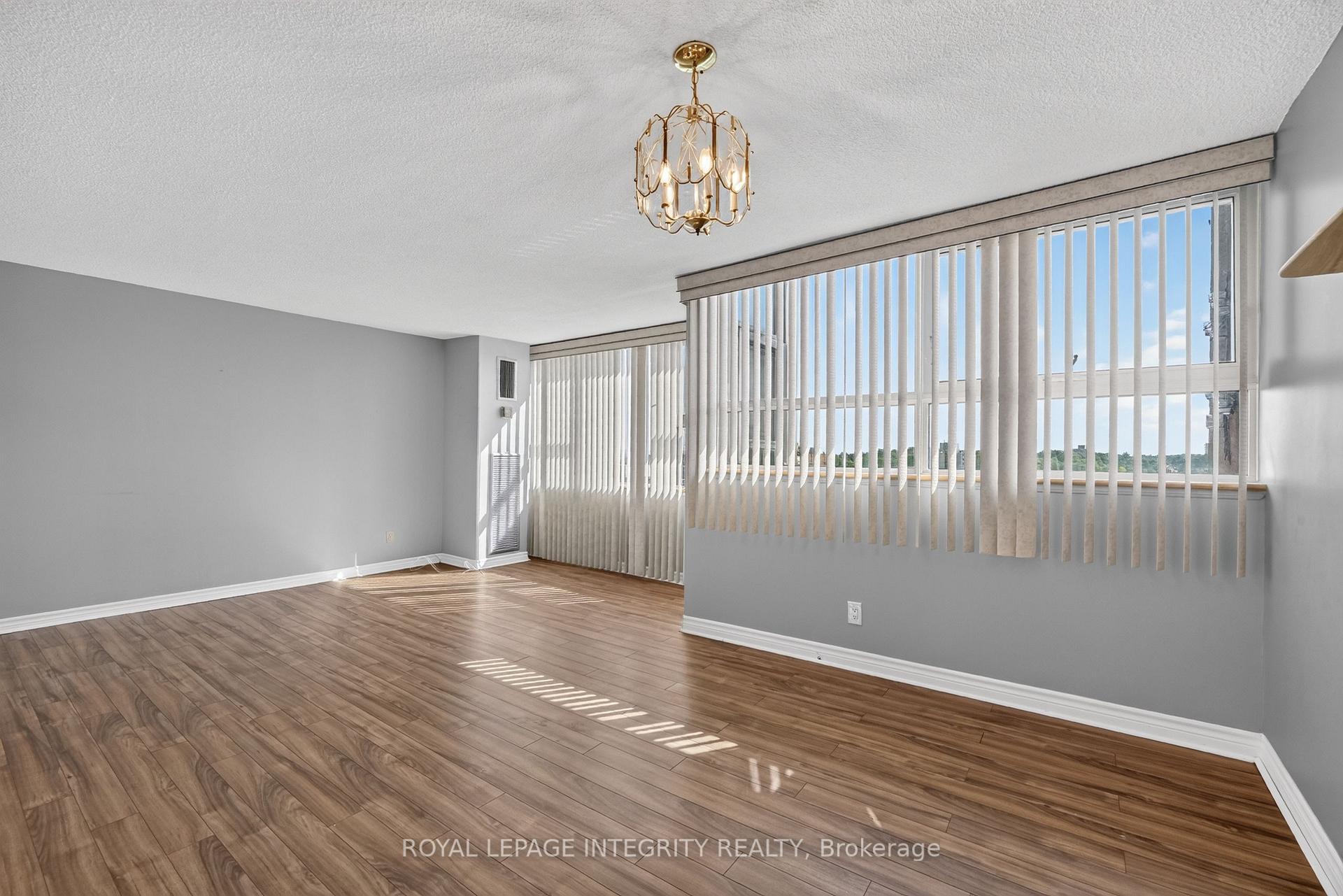 Photo 12 of Unit PH8, 555 Brittany Drive, Ottawa, Viscount Alexander Park — HOMEH