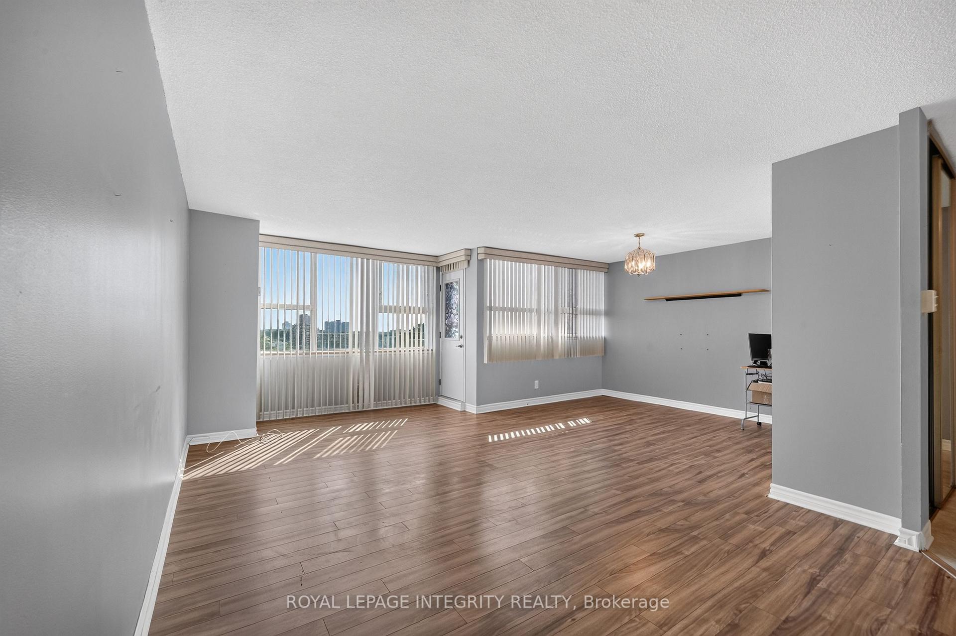 Photo 13 of Unit PH8, 555 Brittany Drive, Ottawa, Viscount Alexander Park — HOMEH