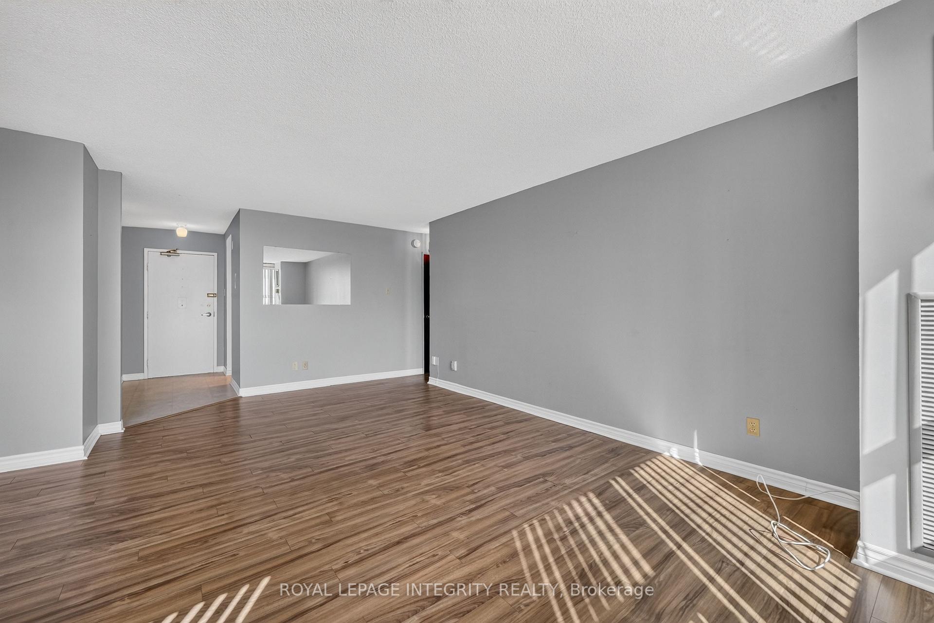 Photo 14 of Unit PH8, 555 Brittany Drive, Ottawa, Viscount Alexander Park — HOMEH