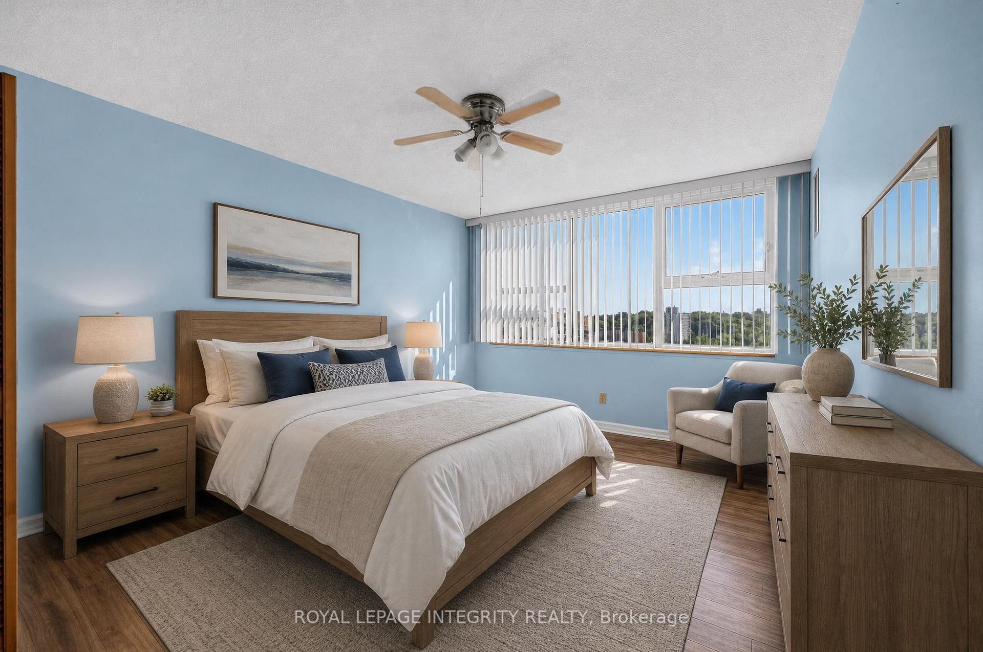 Photo 16 of Unit PH8, 555 Brittany Drive, Ottawa, Viscount Alexander Park — HOMEH