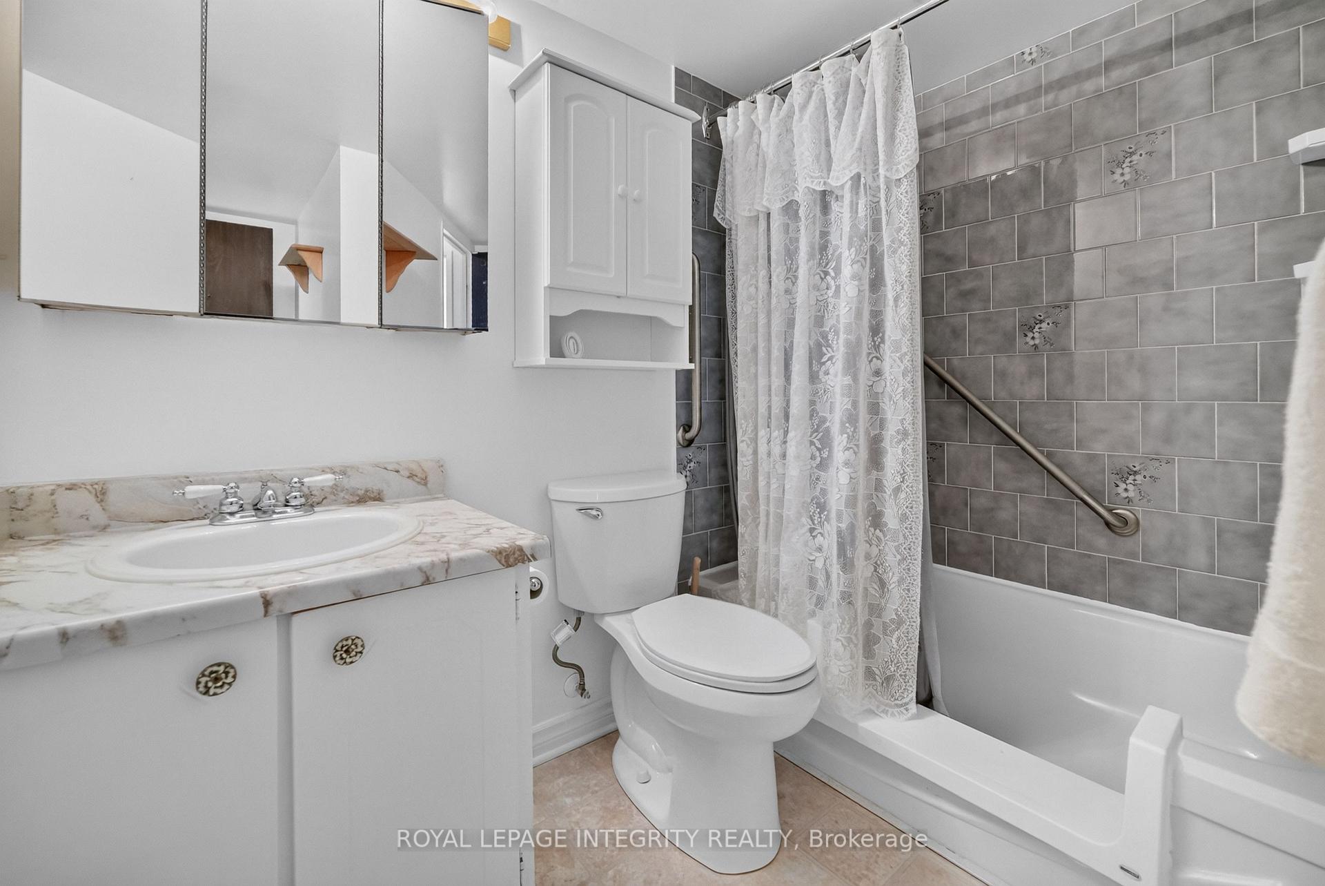 Photo 21 of Unit PH8, 555 Brittany Drive, Ottawa, Viscount Alexander Park — HOMEH
