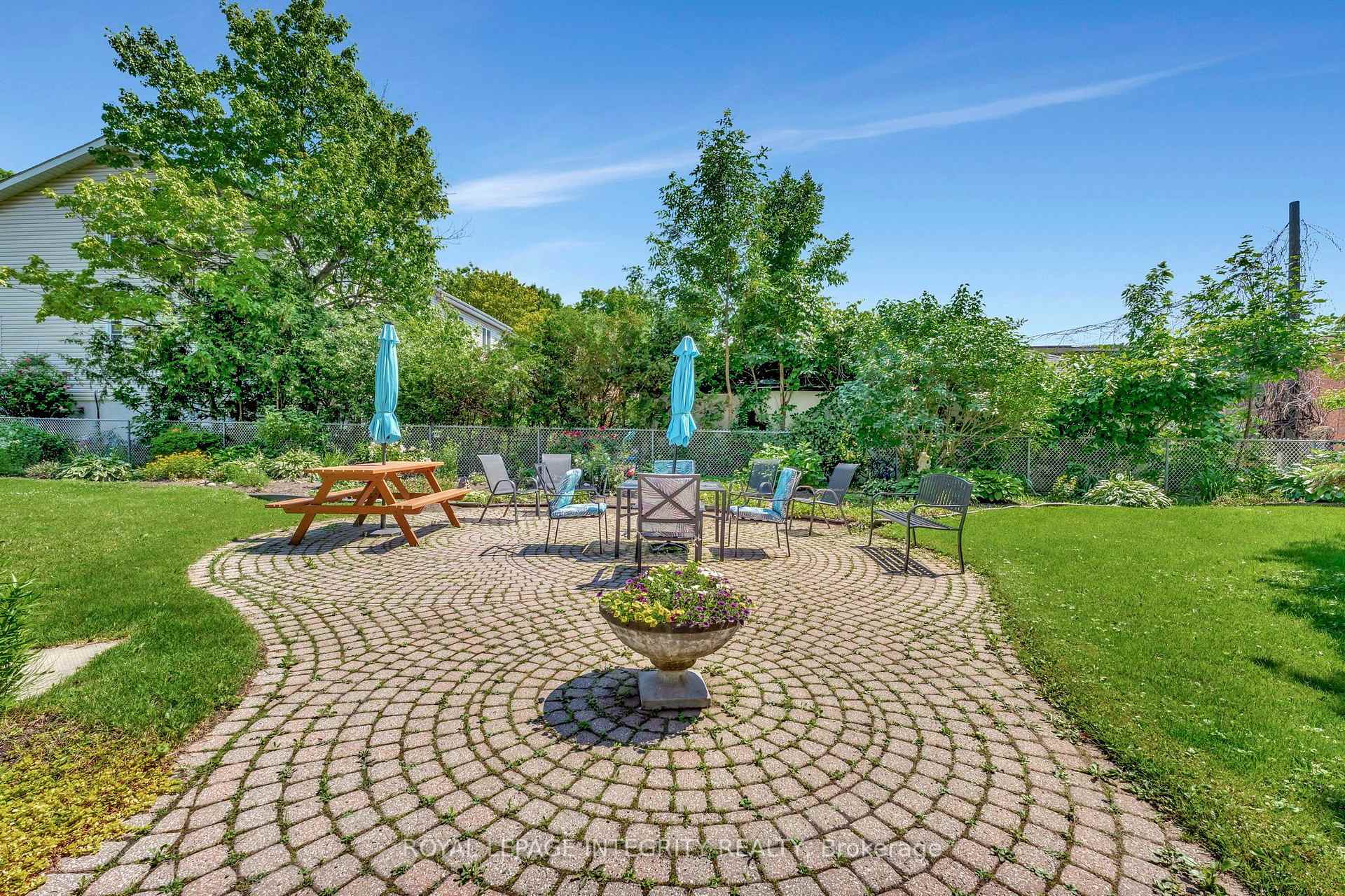 Photo 24 of Unit PH8, 555 Brittany Drive, Ottawa, Viscount Alexander Park — HOMEH