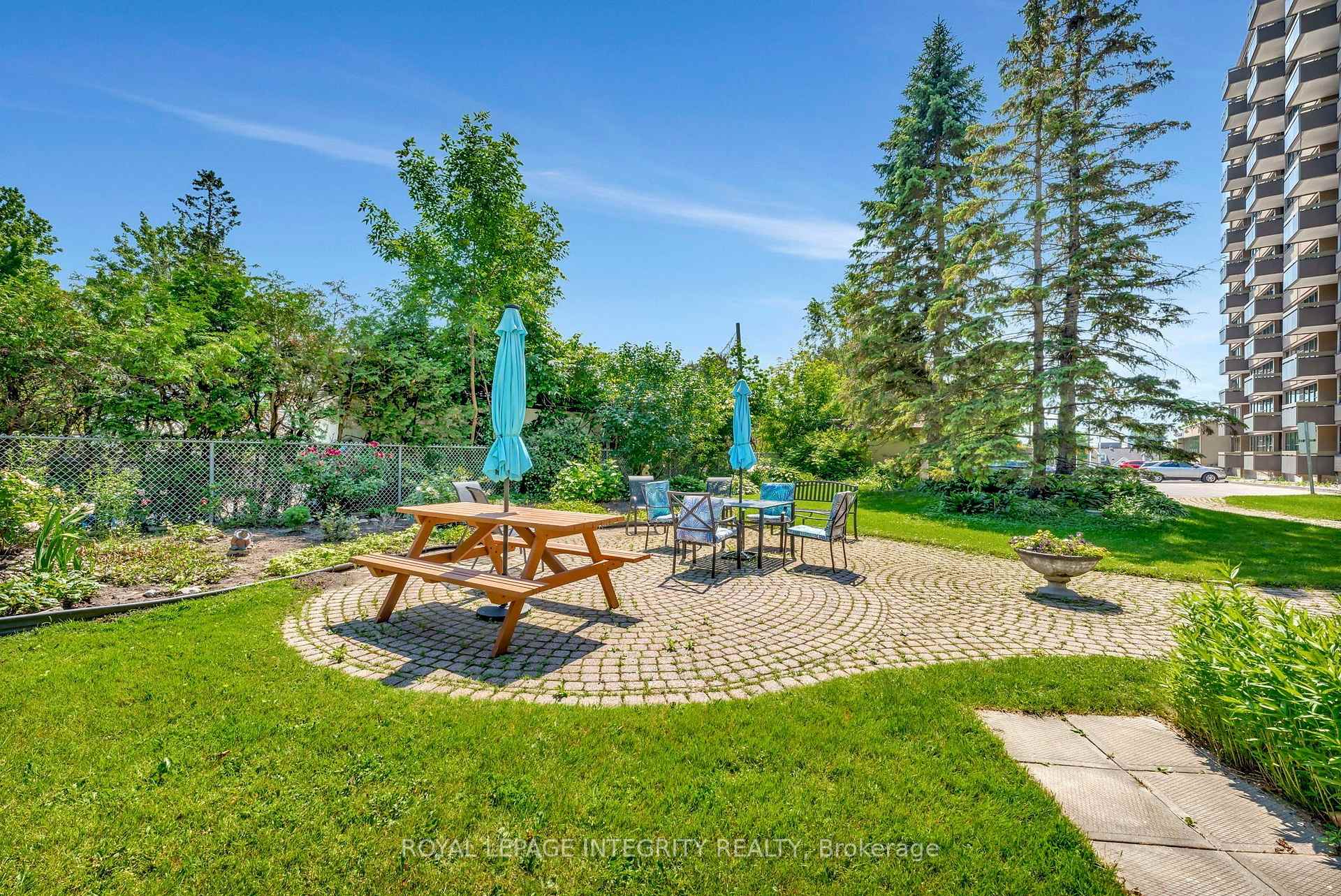 Photo 25 of Unit PH8, 555 Brittany Drive, Ottawa, Viscount Alexander Park — HOMEH