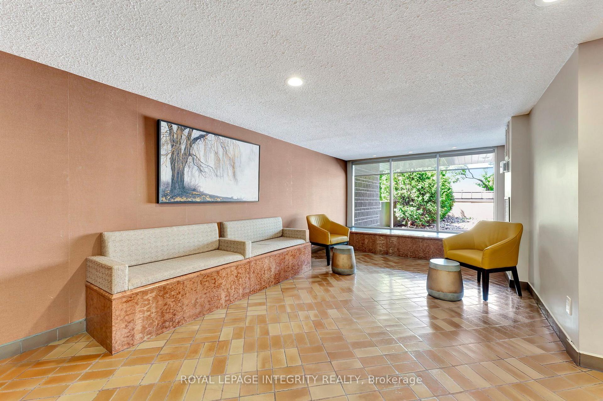 Photo 31 of Unit PH8, 555 Brittany Drive, Ottawa, Viscount Alexander Park — HOMEH