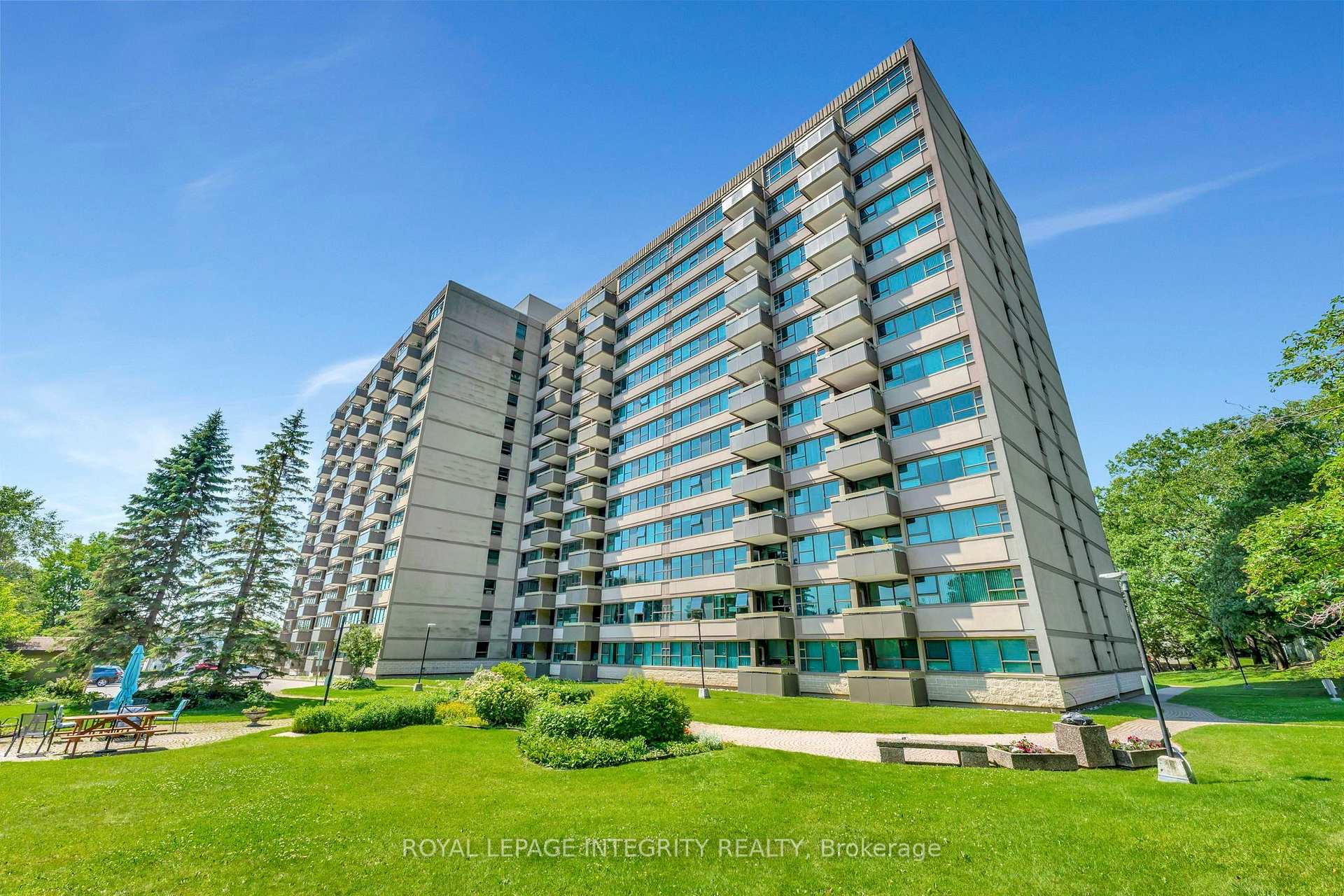 Photo 32 of Unit PH8, 555 Brittany Drive, Ottawa, Viscount Alexander Park — HOMEH