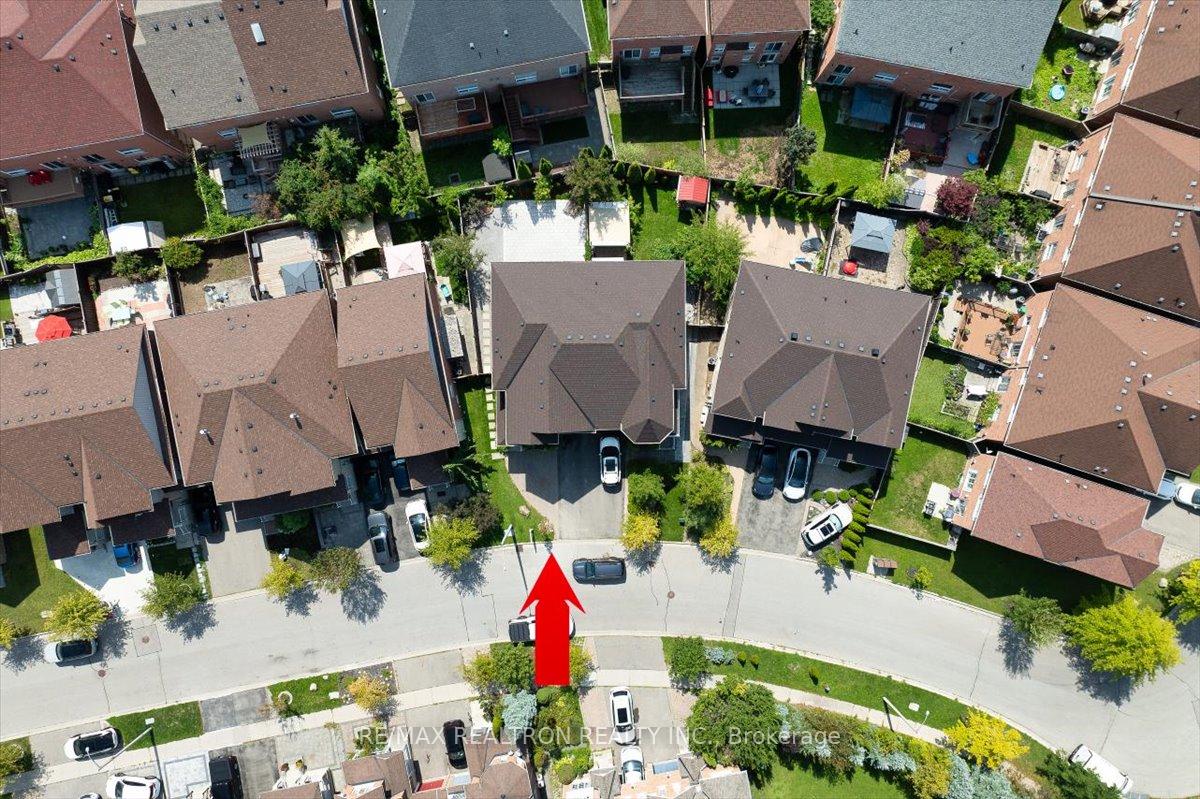 Photo 5 of 37 Lebovic Drive, Richmond Hill, Oak Ridges Lake Wilcox — HOMEH