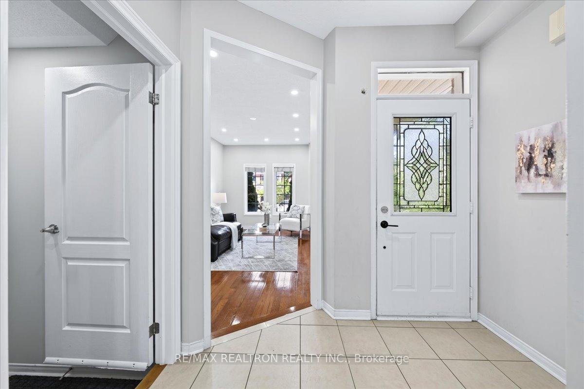 Photo 7 of 37 Lebovic Drive, Richmond Hill, Oak Ridges Lake Wilcox — HOMEH