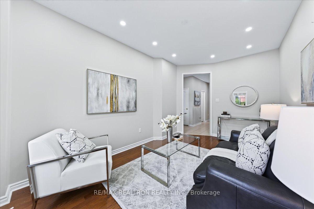 Photo 9 of 37 Lebovic Drive, Richmond Hill, Oak Ridges Lake Wilcox — HOMEH
