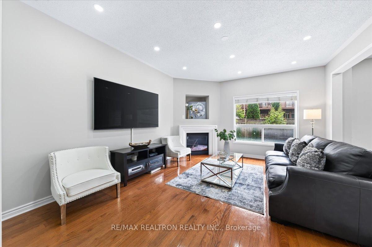 Photo 12 of 37 Lebovic Drive, Richmond Hill, Oak Ridges Lake Wilcox — HOMEH