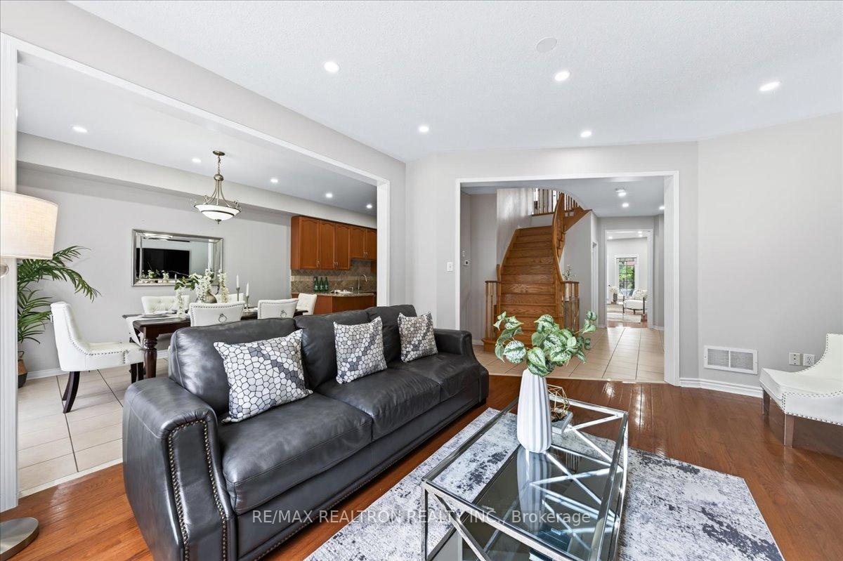 Photo 13 of 37 Lebovic Drive, Richmond Hill, Oak Ridges Lake Wilcox — HOMEH