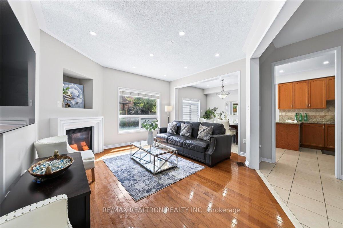 Photo 15 of 37 Lebovic Drive, Richmond Hill, Oak Ridges Lake Wilcox — HOMEH