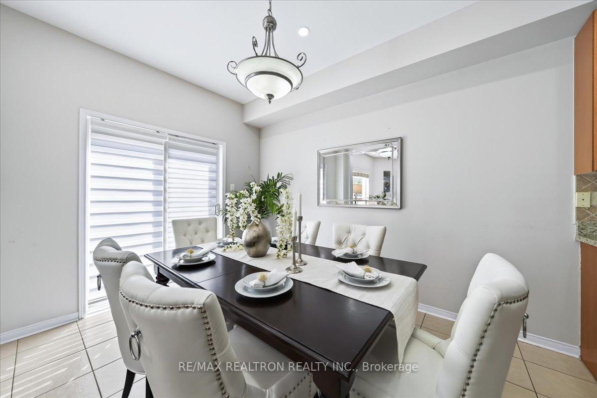 Photo 17 of 37 Lebovic Drive, Richmond Hill, Oak Ridges Lake Wilcox — HOMEH