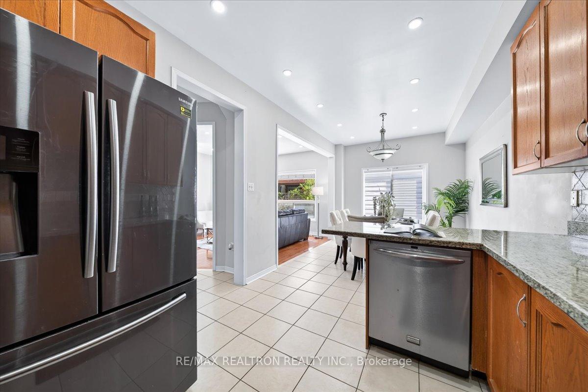 Photo 22 of 37 Lebovic Drive, Richmond Hill, Oak Ridges Lake Wilcox — HOMEH