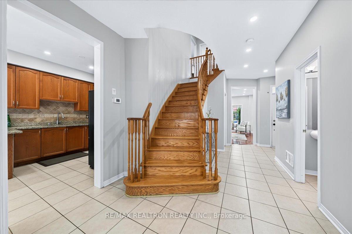 Photo 23 of 37 Lebovic Drive, Richmond Hill, Oak Ridges Lake Wilcox — HOMEH