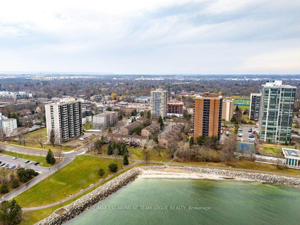 Photo of Unit 301, 2263 Marine Drive