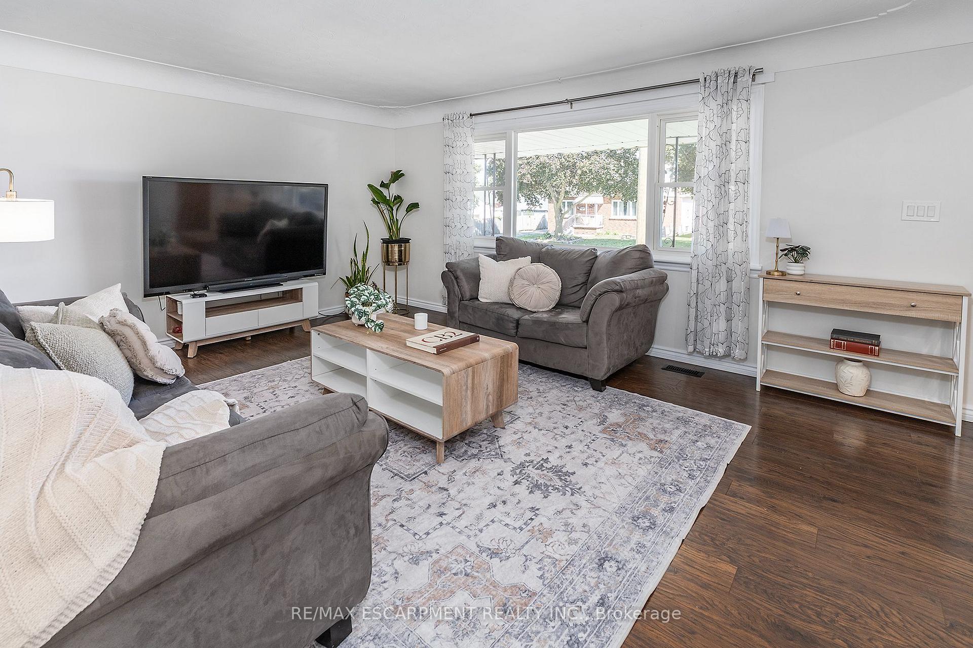 Photo 6 of 98 Duncombe Drive, Hamilton, Hill Park — HOMEH