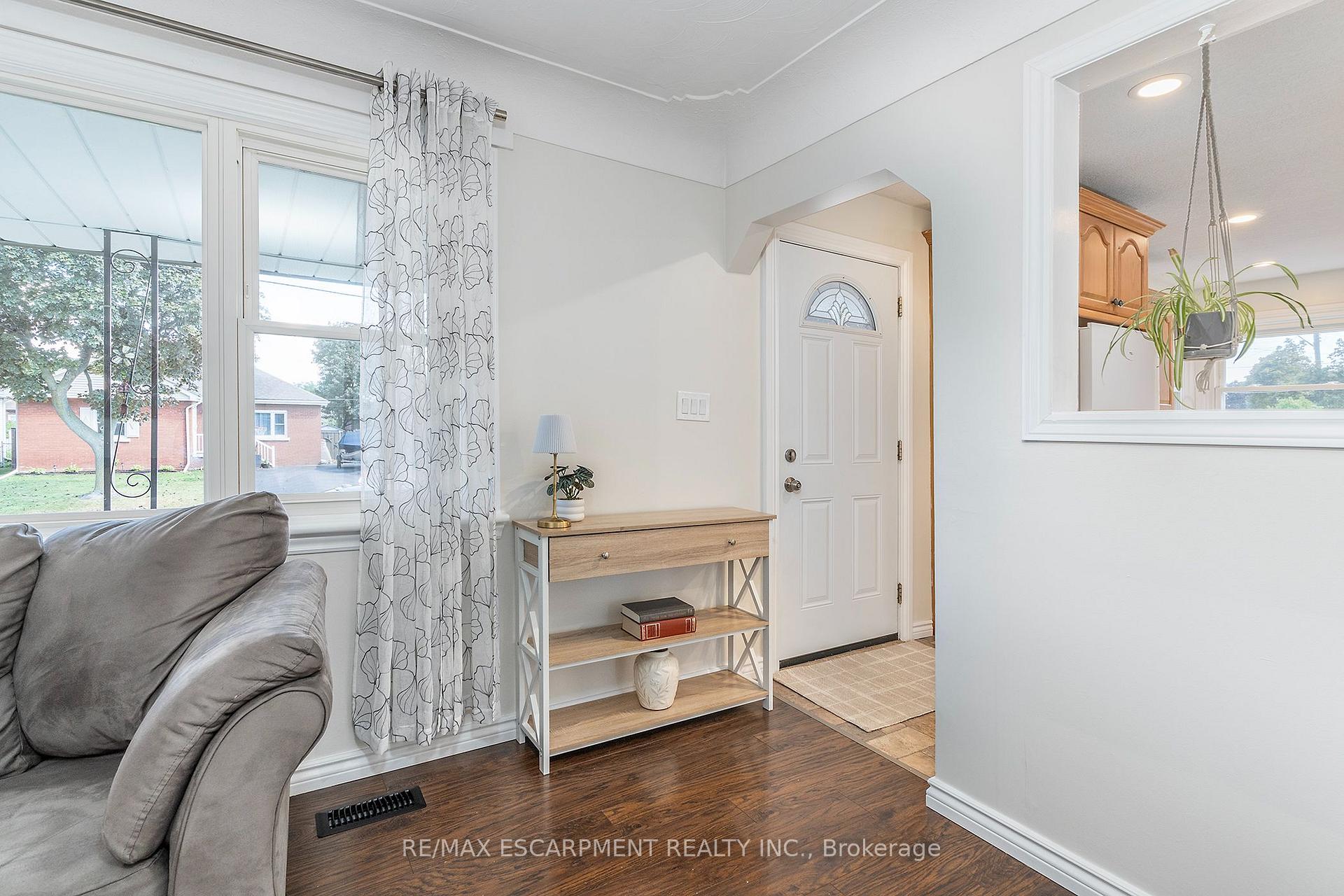 Photo 7 of 98 Duncombe Drive, Hamilton, Hill Park — HOMEH