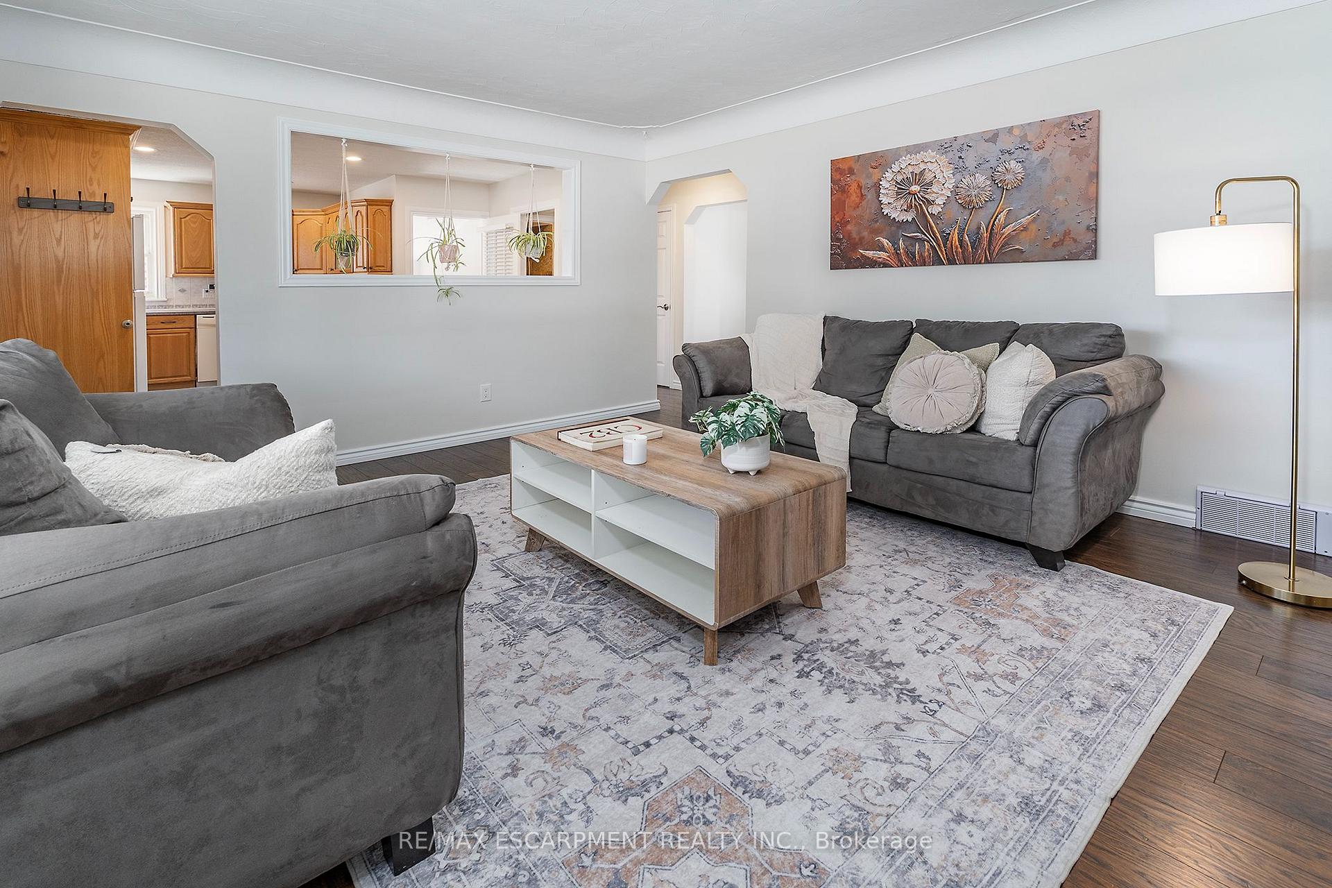 Photo 8 of 98 Duncombe Drive, Hamilton, Hill Park — HOMEH