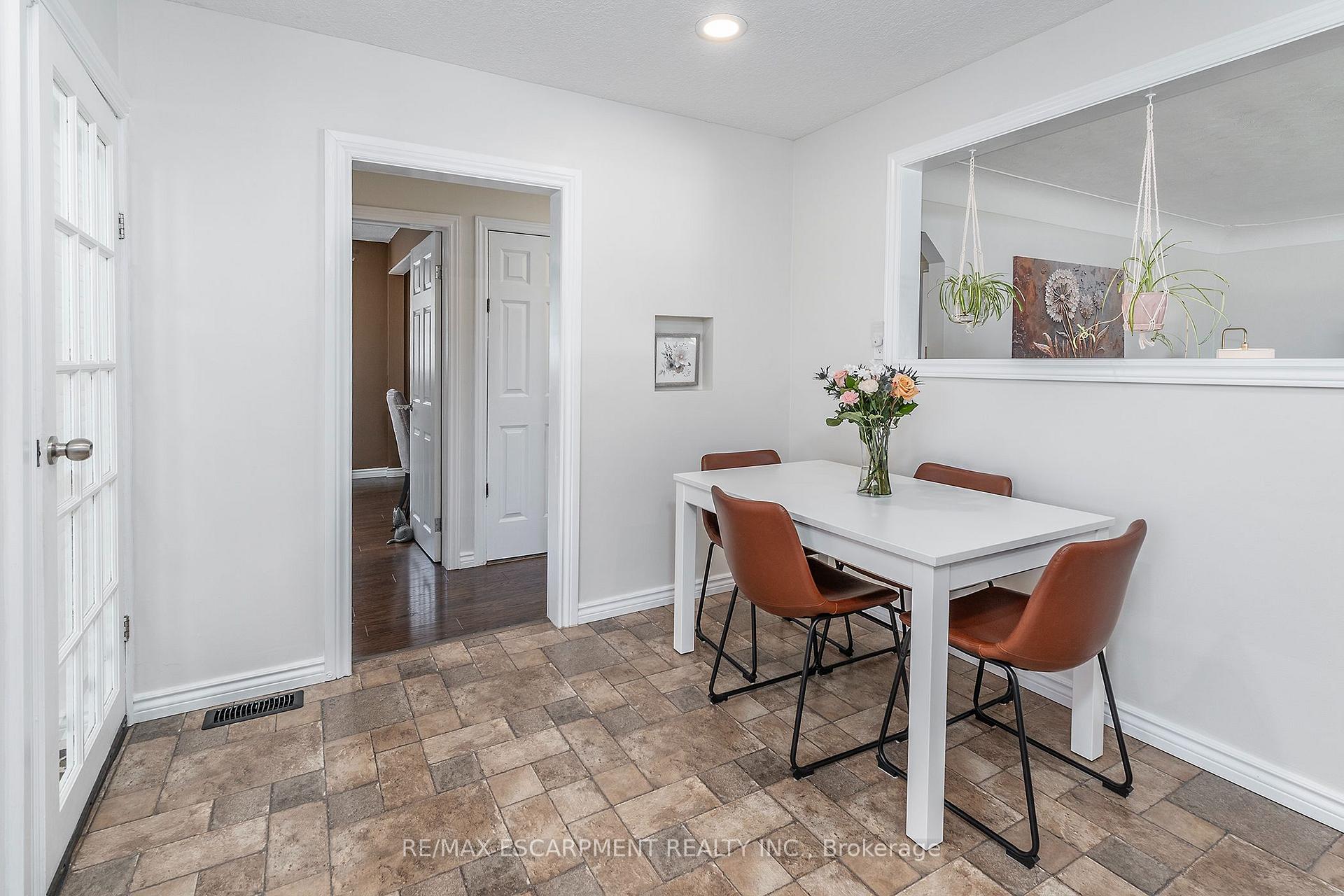 Photo 11 of 98 Duncombe Drive, Hamilton, Hill Park — HOMEH