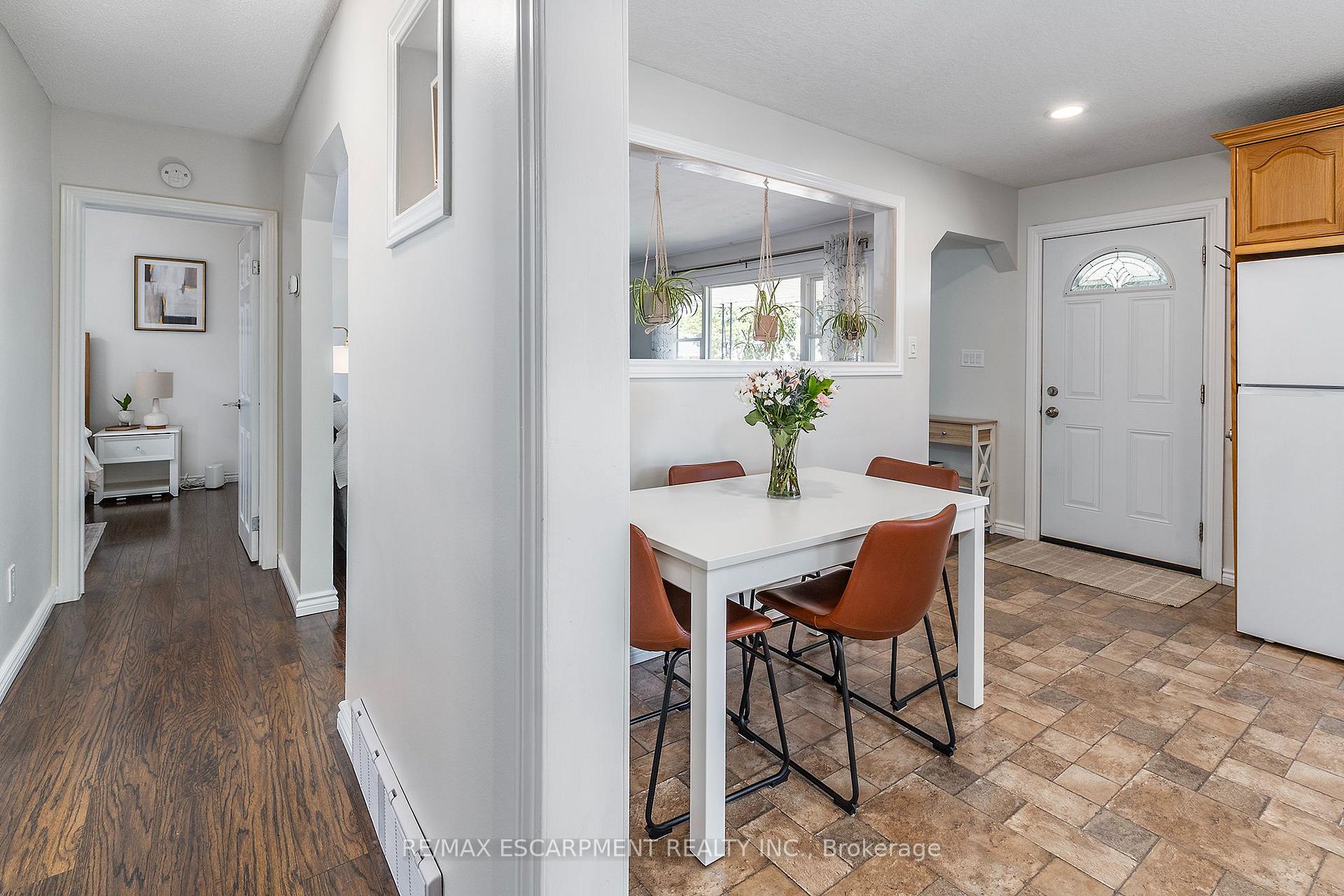 Photo 12 of 98 Duncombe Drive, Hamilton, Hill Park — HOMEH