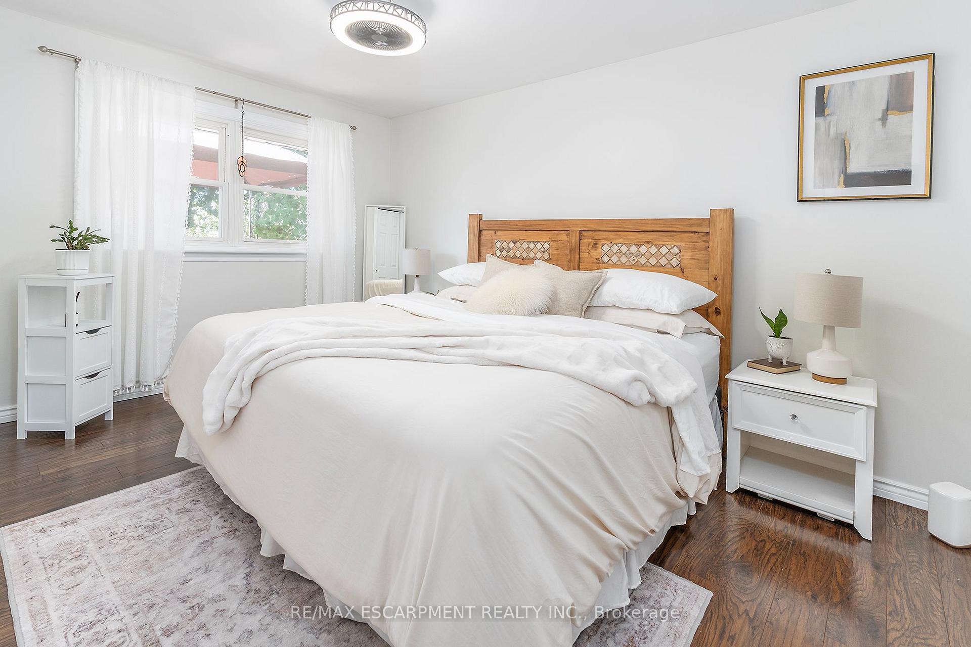 Photo 13 of 98 Duncombe Drive, Hamilton, Hill Park — HOMEH