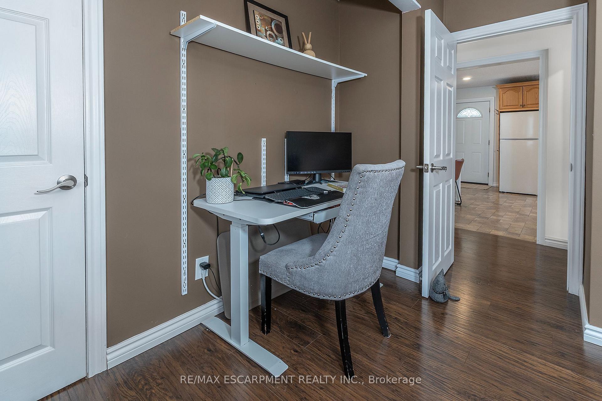 Photo 16 of 98 Duncombe Drive, Hamilton, Hill Park — HOMEH