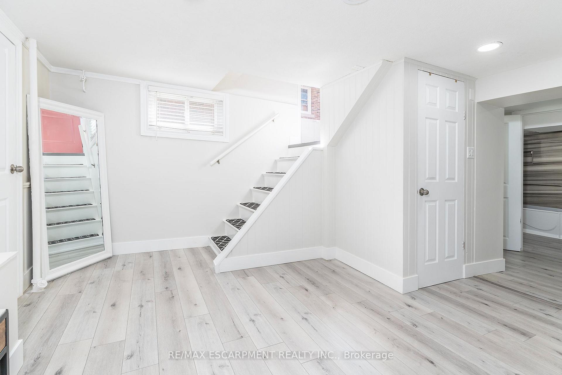Photo 18 of 98 Duncombe Drive, Hamilton, Hill Park — HOMEH