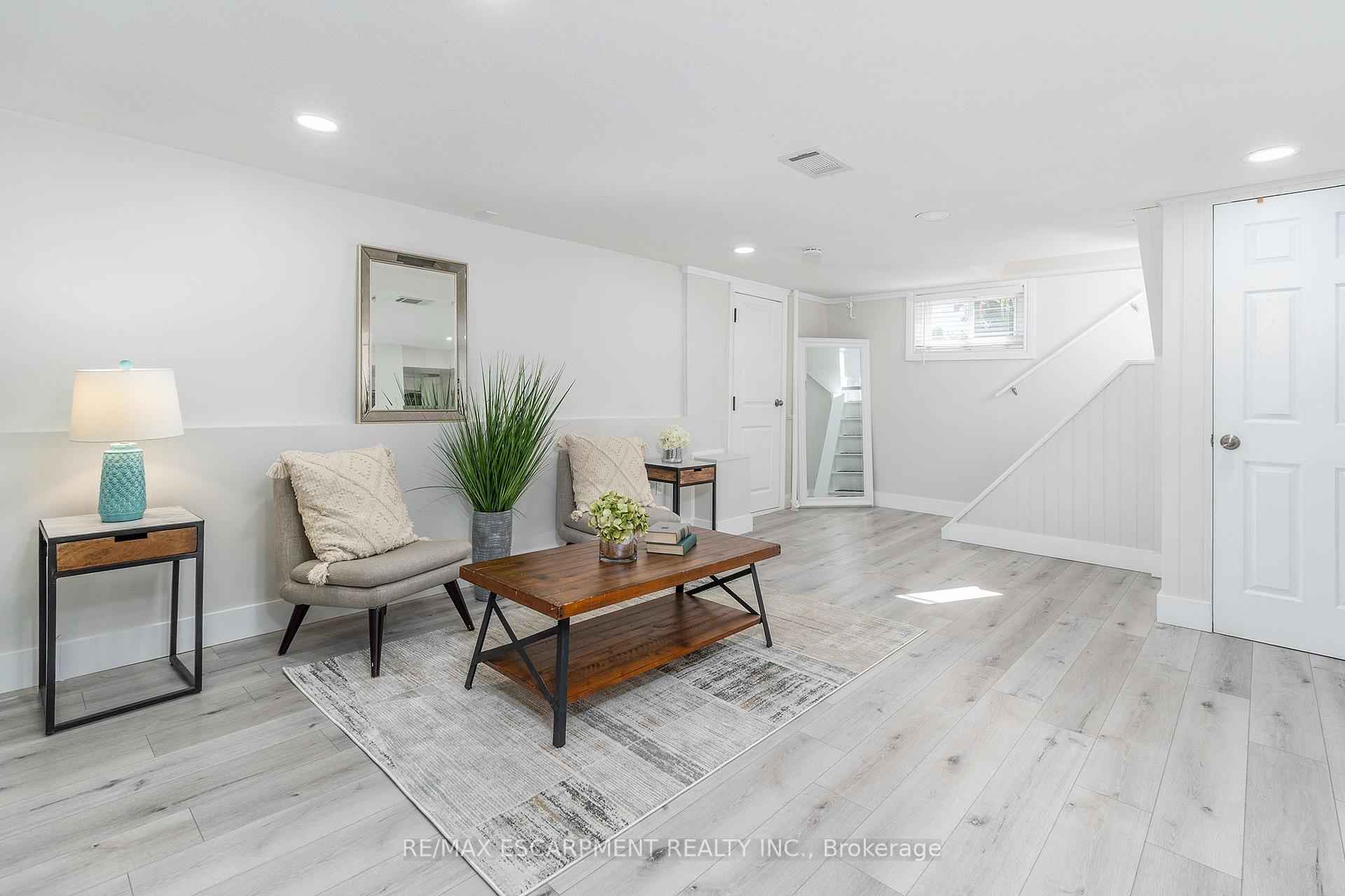 Photo 20 of 98 Duncombe Drive, Hamilton, Hill Park — HOMEH