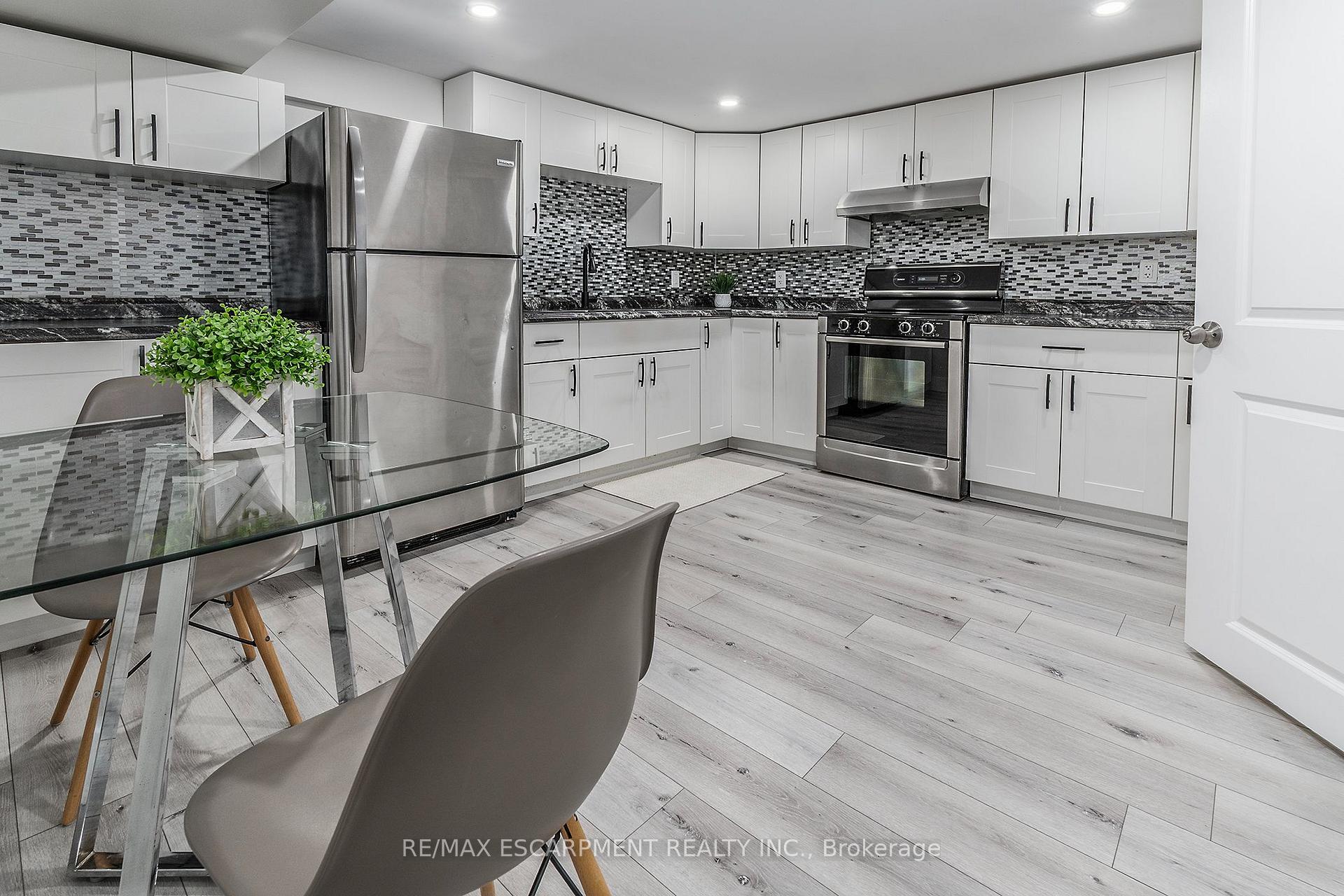 Photo 21 of 98 Duncombe Drive, Hamilton, Hill Park — HOMEH
