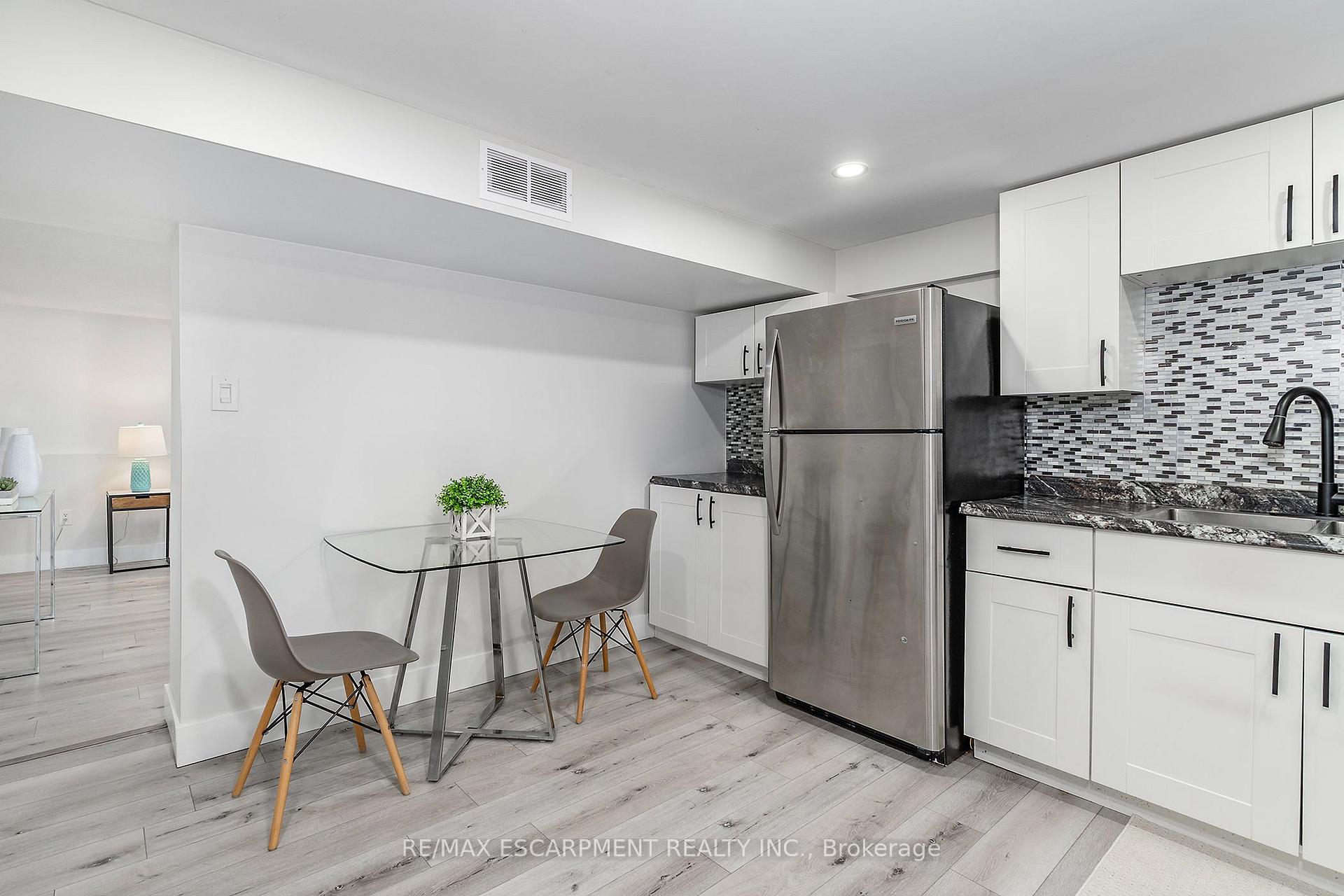 Photo 23 of 98 Duncombe Drive, Hamilton, Hill Park — HOMEH
