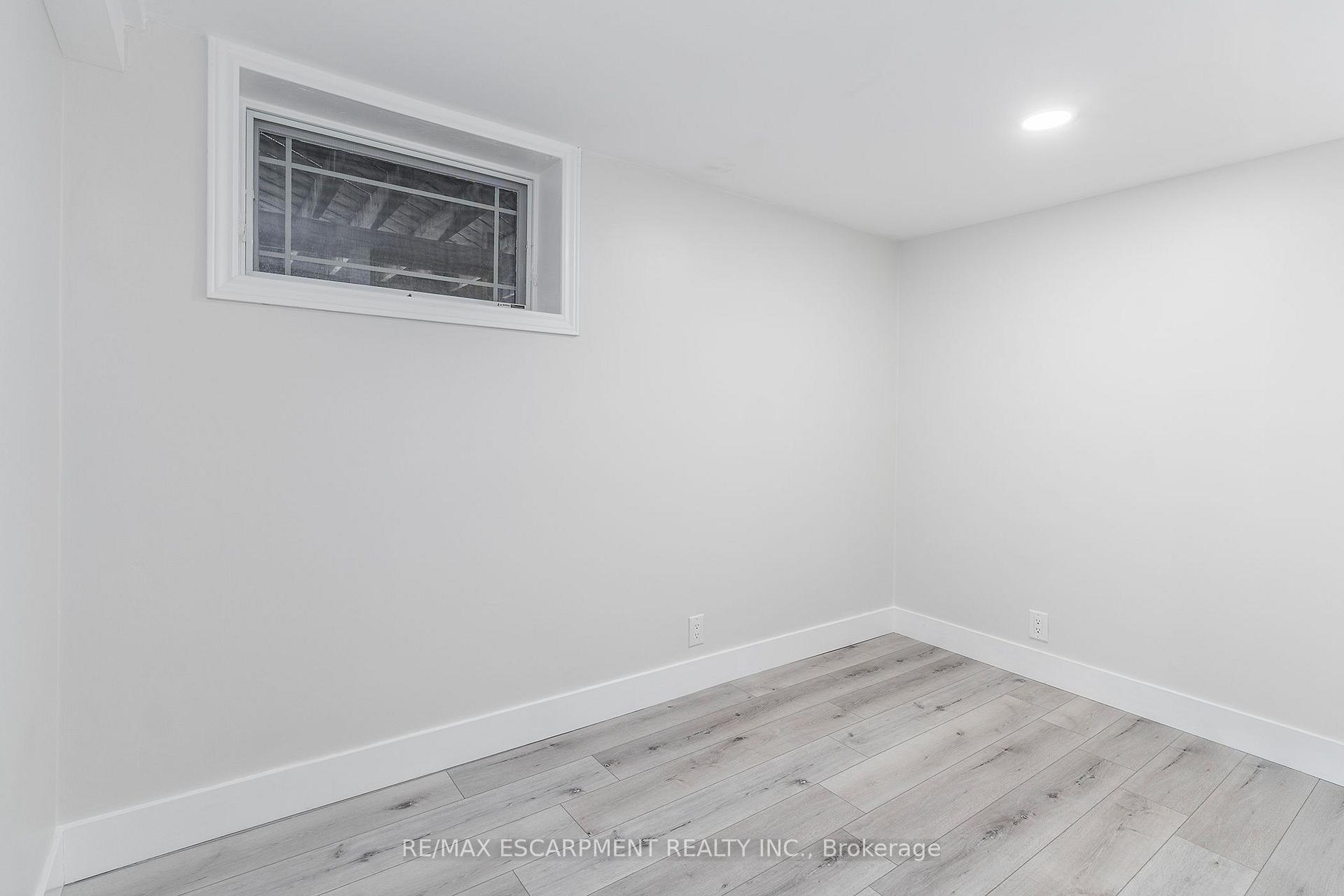 Photo 24 of 98 Duncombe Drive, Hamilton, Hill Park — HOMEH