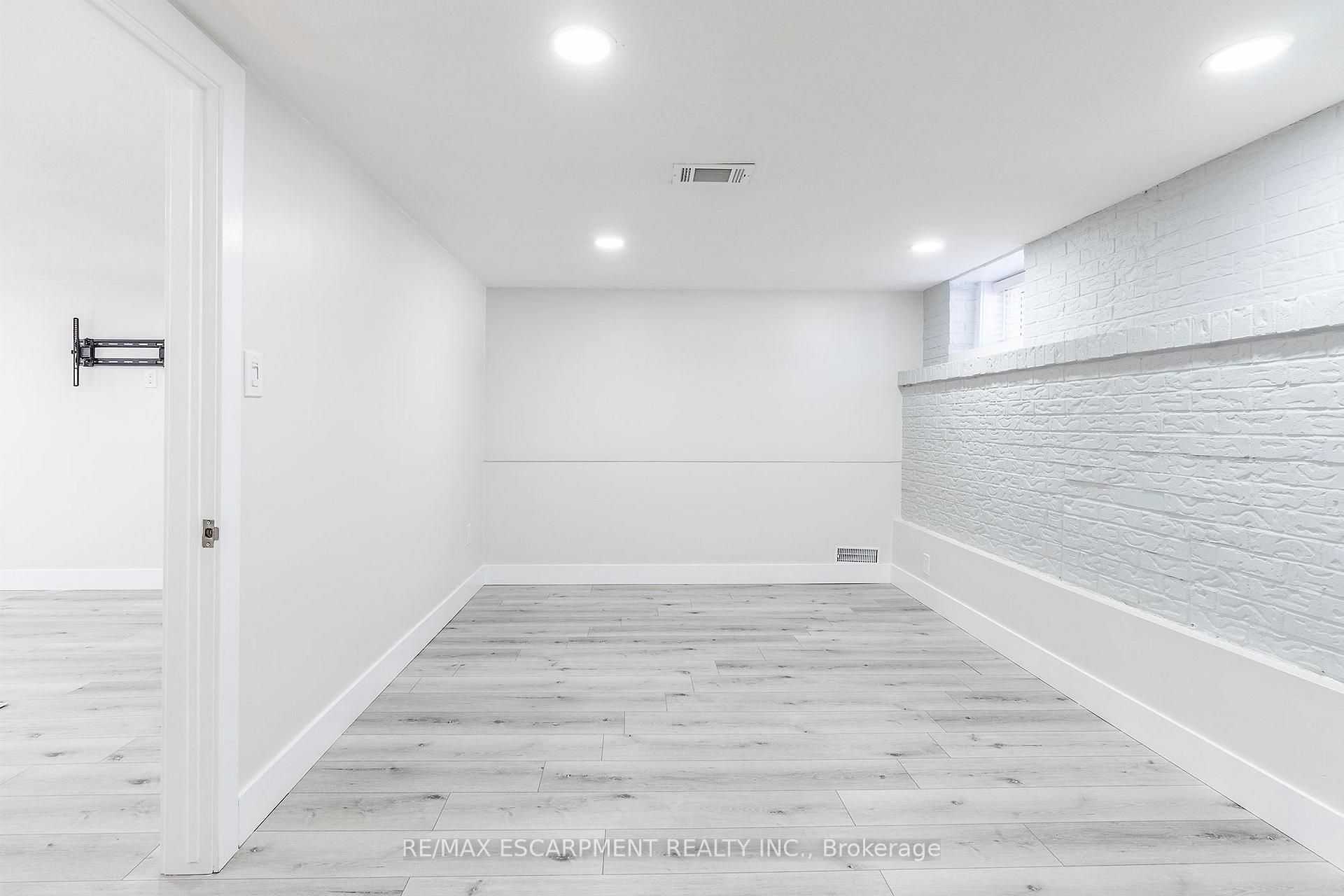 Photo 25 of 98 Duncombe Drive, Hamilton, Hill Park — HOMEH