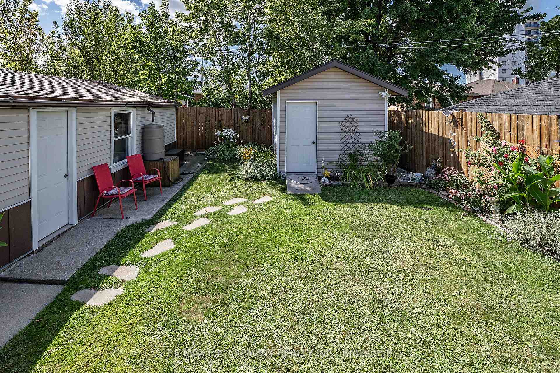 Photo 32 of 98 Duncombe Drive, Hamilton, Hill Park — HOMEH