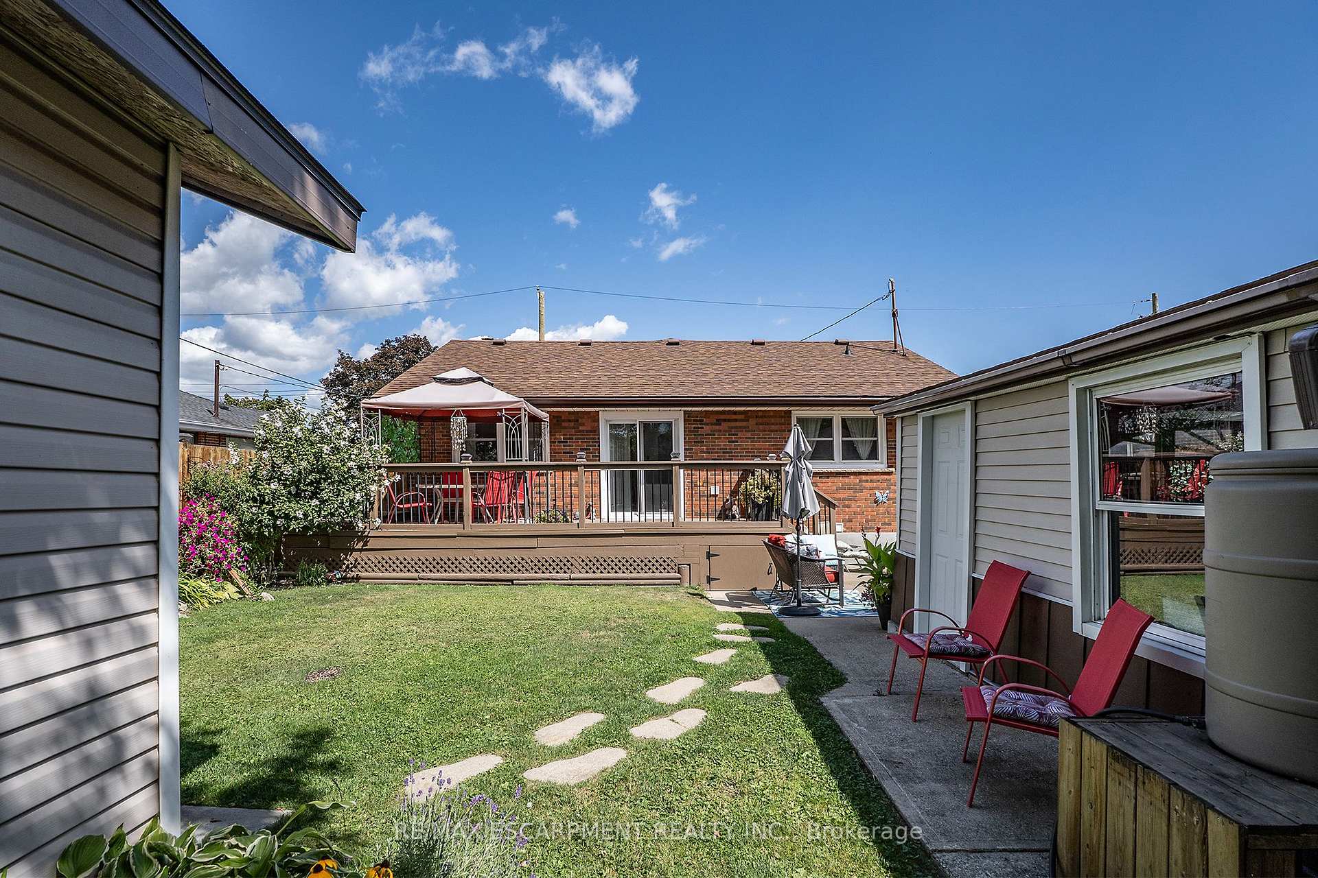 Photo 33 of 98 Duncombe Drive, Hamilton, Hill Park — HOMEH