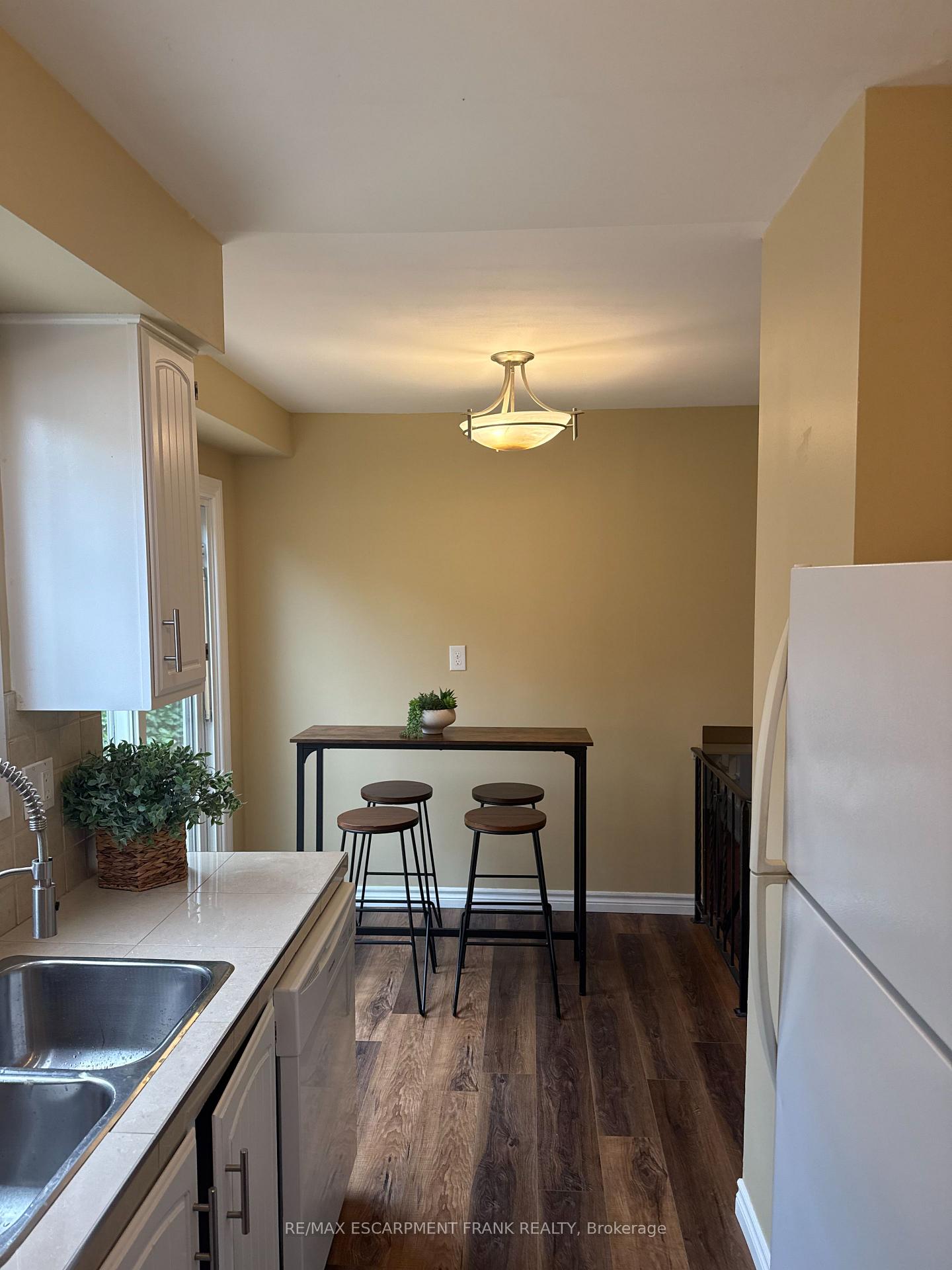 Photo 17 of 94 Wendover Drive, Hamilton, Fessenden — HOMEH