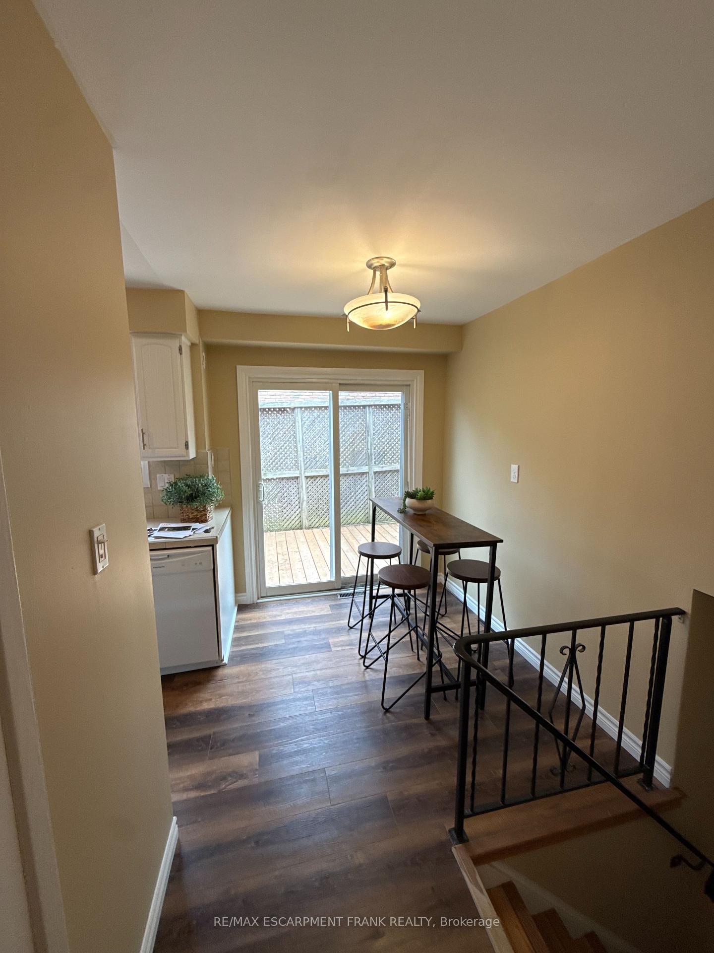 Photo 20 of 94 Wendover Drive, Hamilton, Fessenden — HOMEH