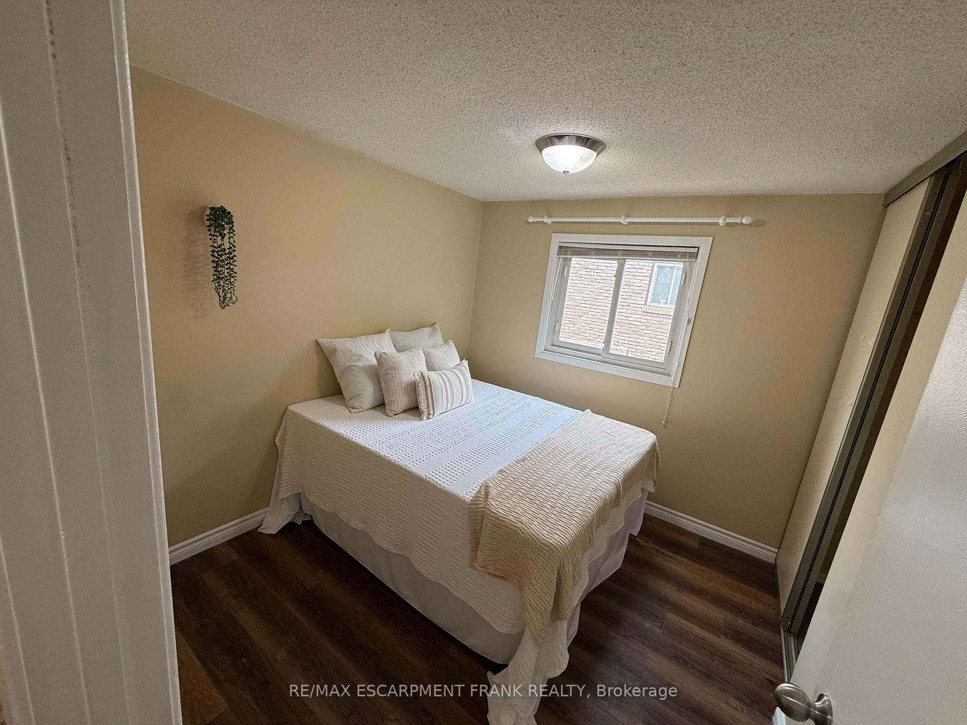 Photo 23 of 94 Wendover Drive, Hamilton, Fessenden — HOMEH