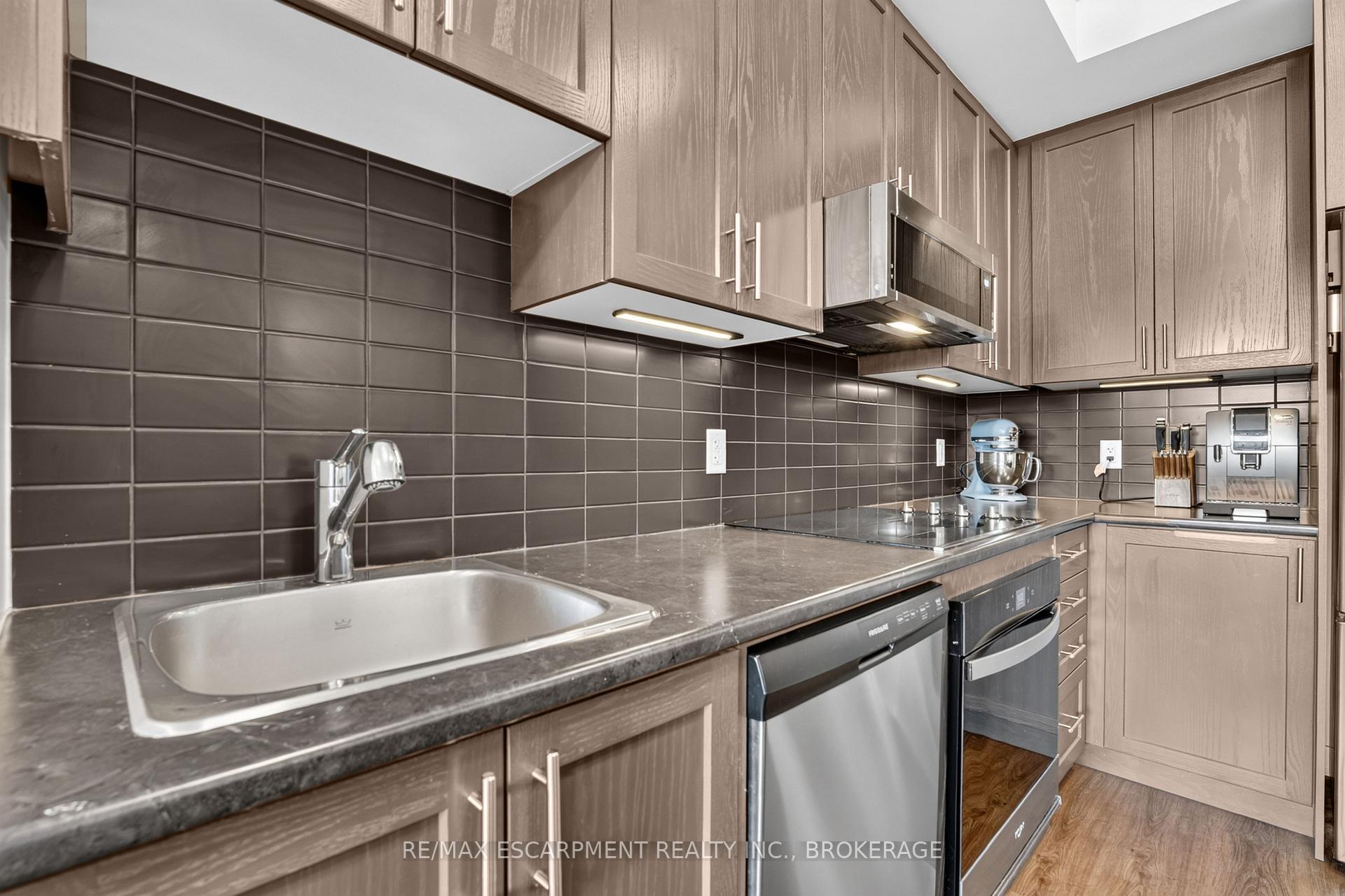Photo 11 of 205-461 Green Road, Hamilton, Stoney Creek — HOMEH