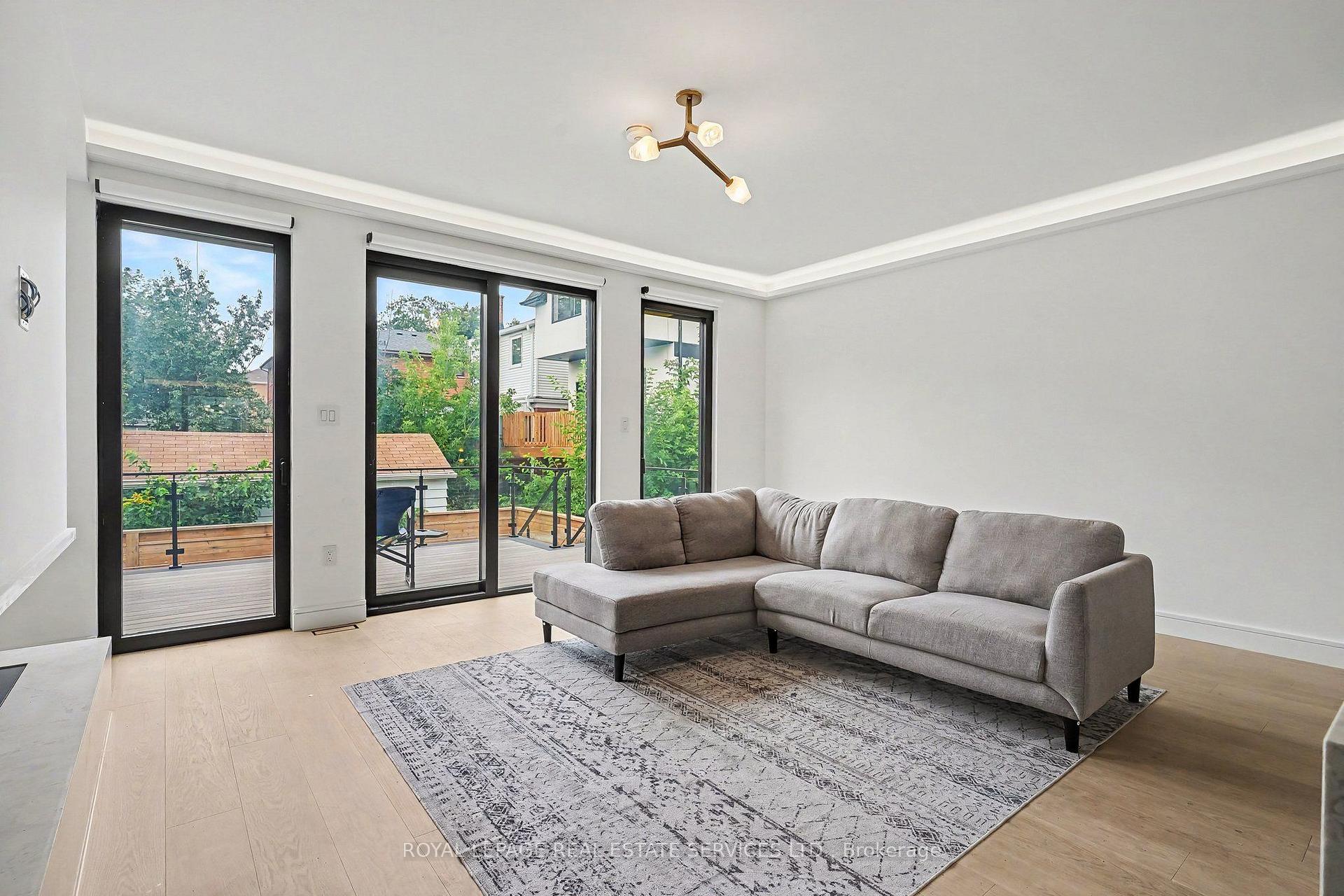 Photo 4 of 34 Milton Street, Etobicoke, Mimico — HOMEH