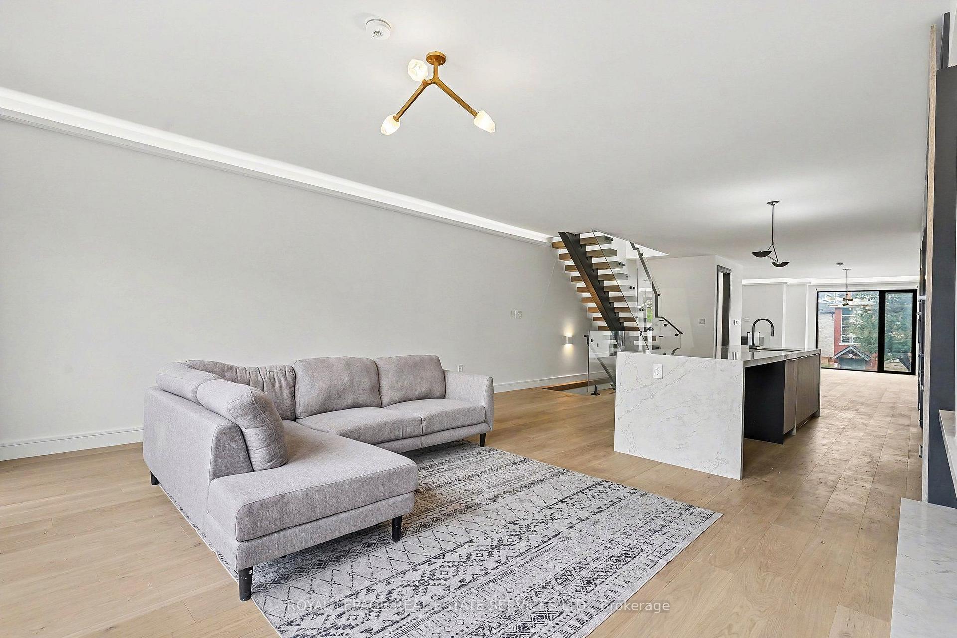 Photo 6 of 34 Milton Street, Etobicoke, Mimico — HOMEH