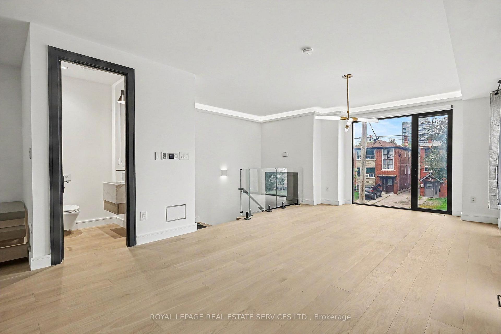 Photo 7 of 34 Milton Street, Etobicoke, Mimico — HOMEH