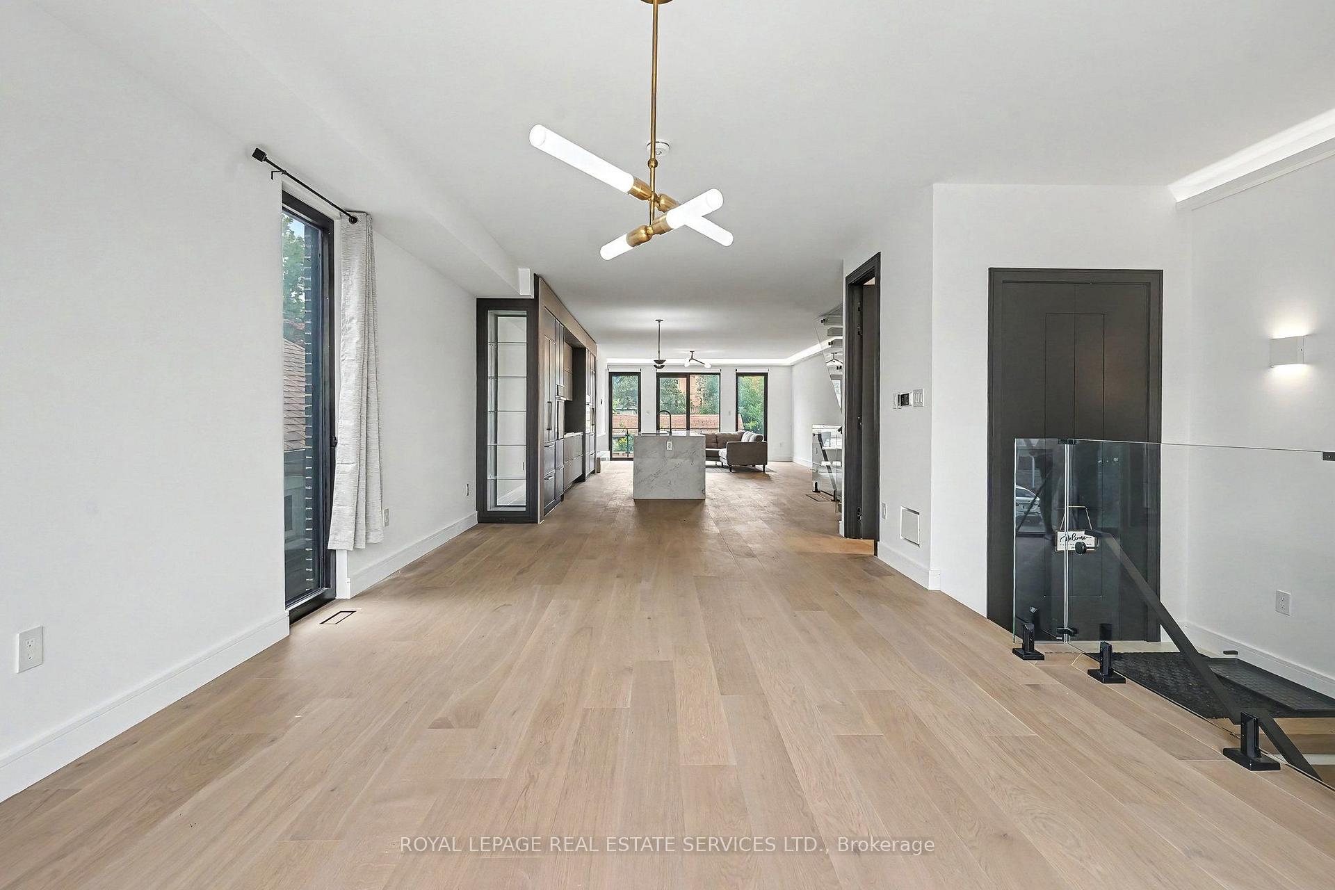 Photo 8 of 34 Milton Street, Etobicoke, Mimico — HOMEH
