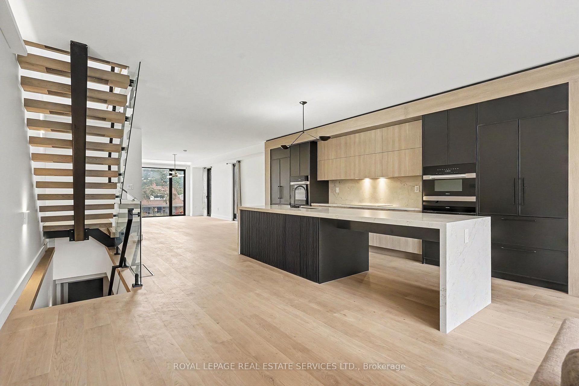 Photo 11 of 34 Milton Street, Etobicoke, Mimico — HOMEH