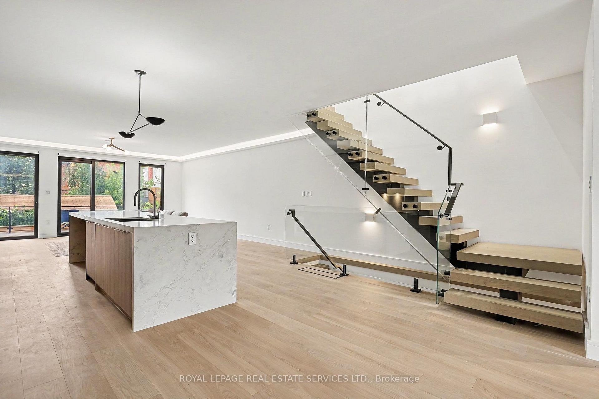 Photo 12 of 34 Milton Street, Etobicoke, Mimico — HOMEH