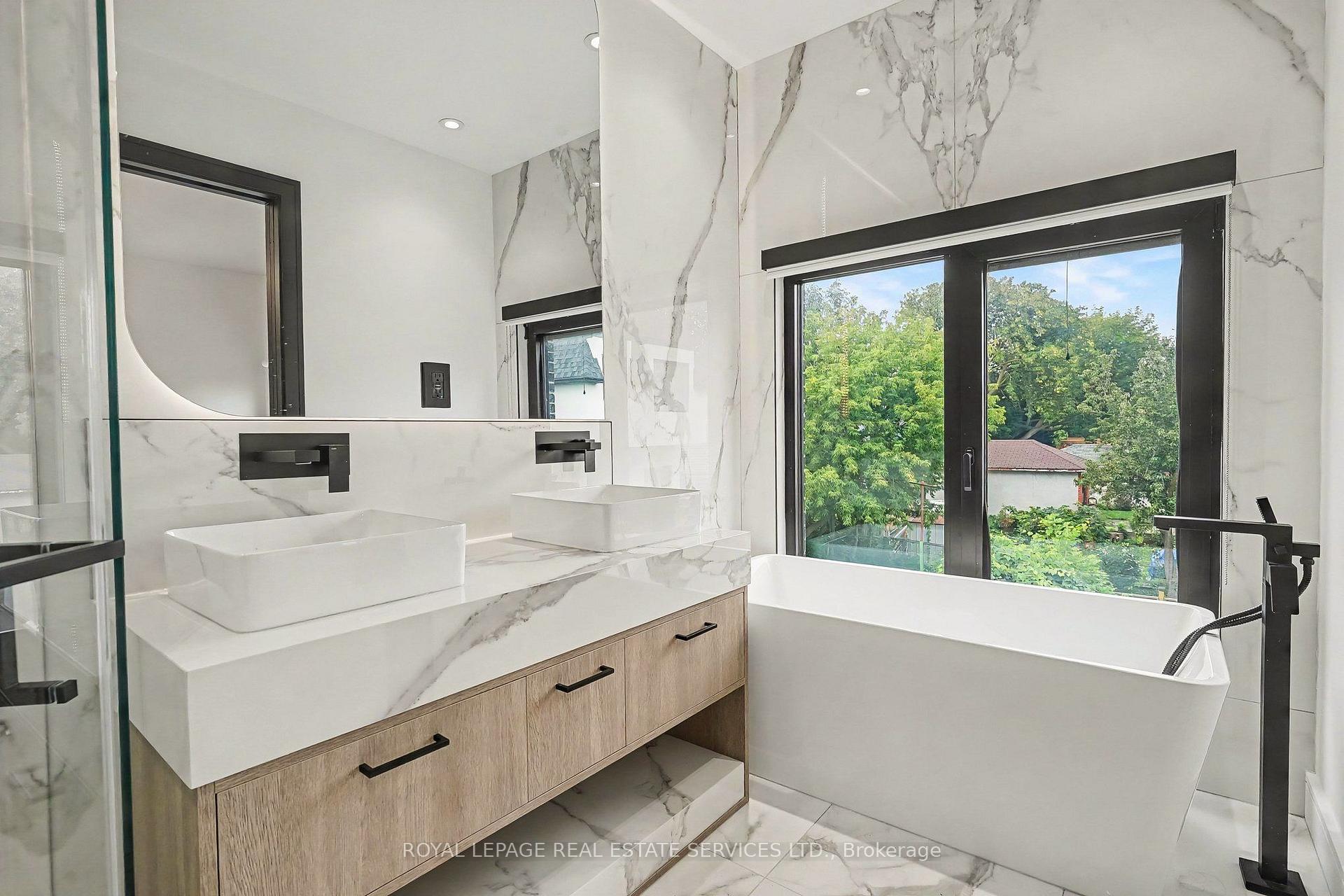 Photo 19 of 34 Milton Street, Etobicoke, Mimico — HOMEH